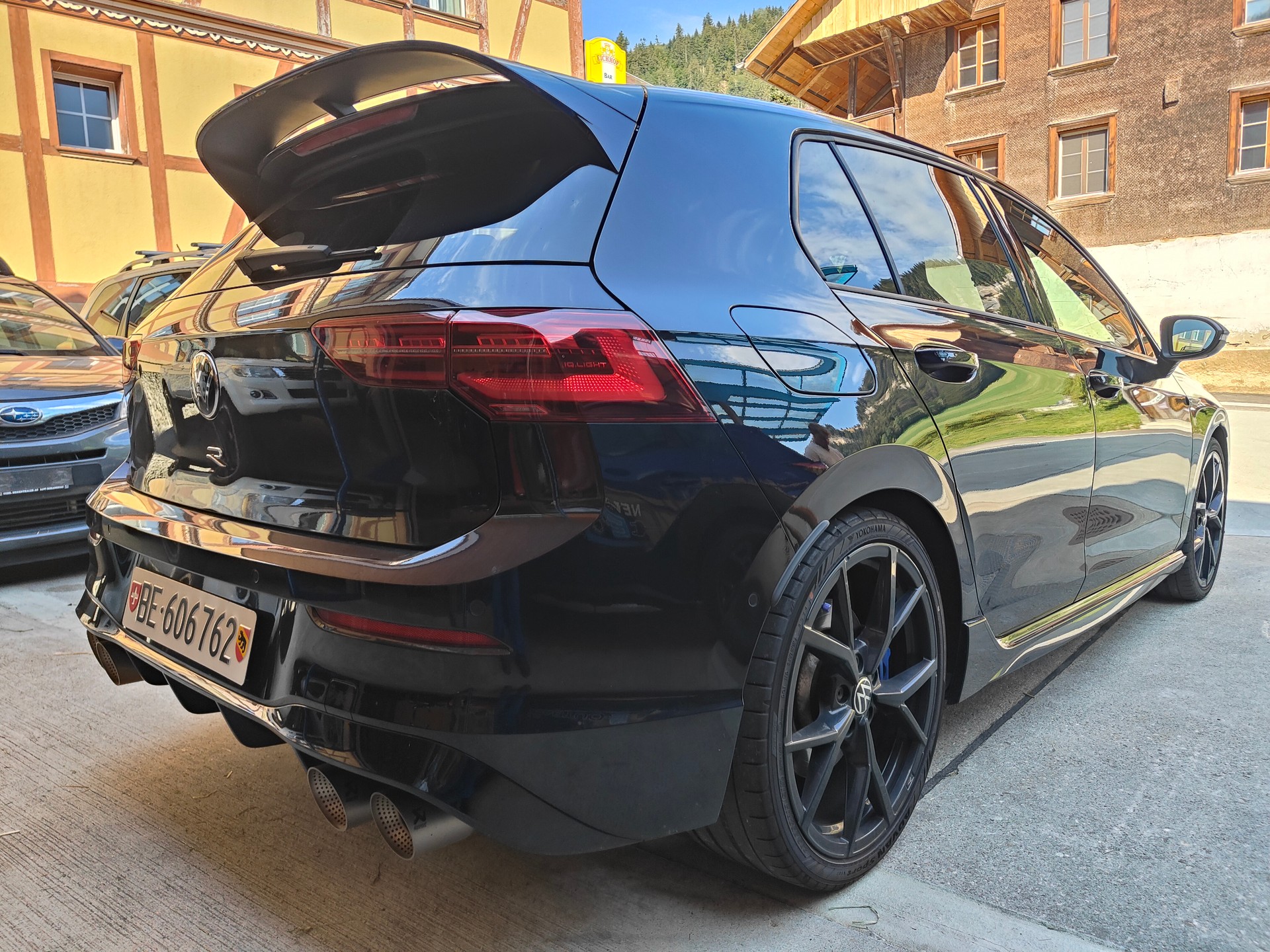 VW 2.0 TSI R DSG 4Motion R-Performanc-showroom-element-1
