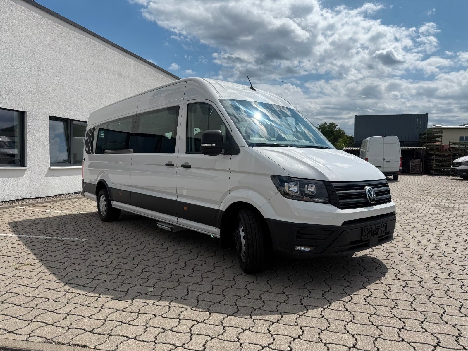 VW Crafter Bus 17-Sitzer-showroom-element-1