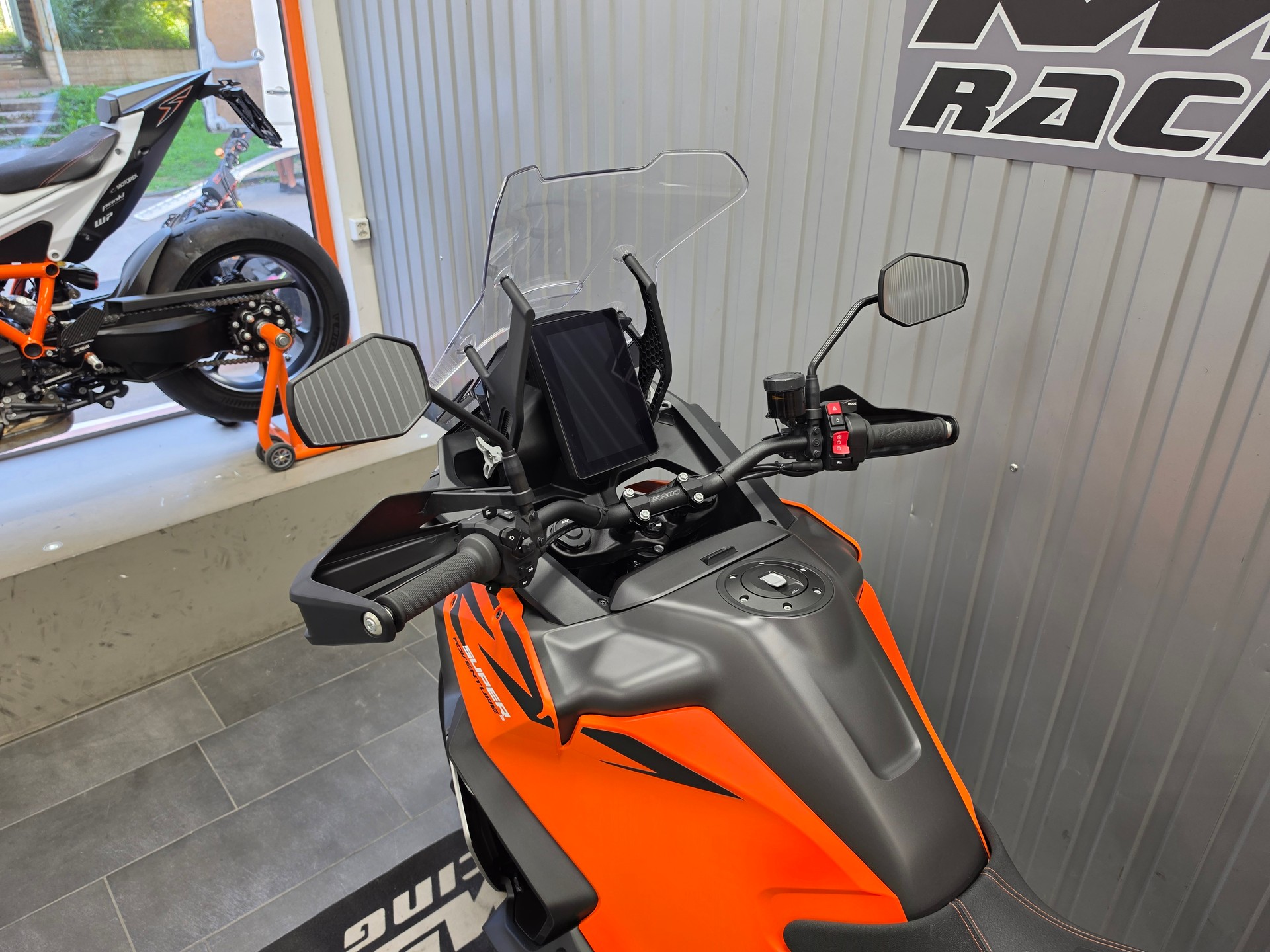 KTM 1390 Super Adventure S EVO-image-2