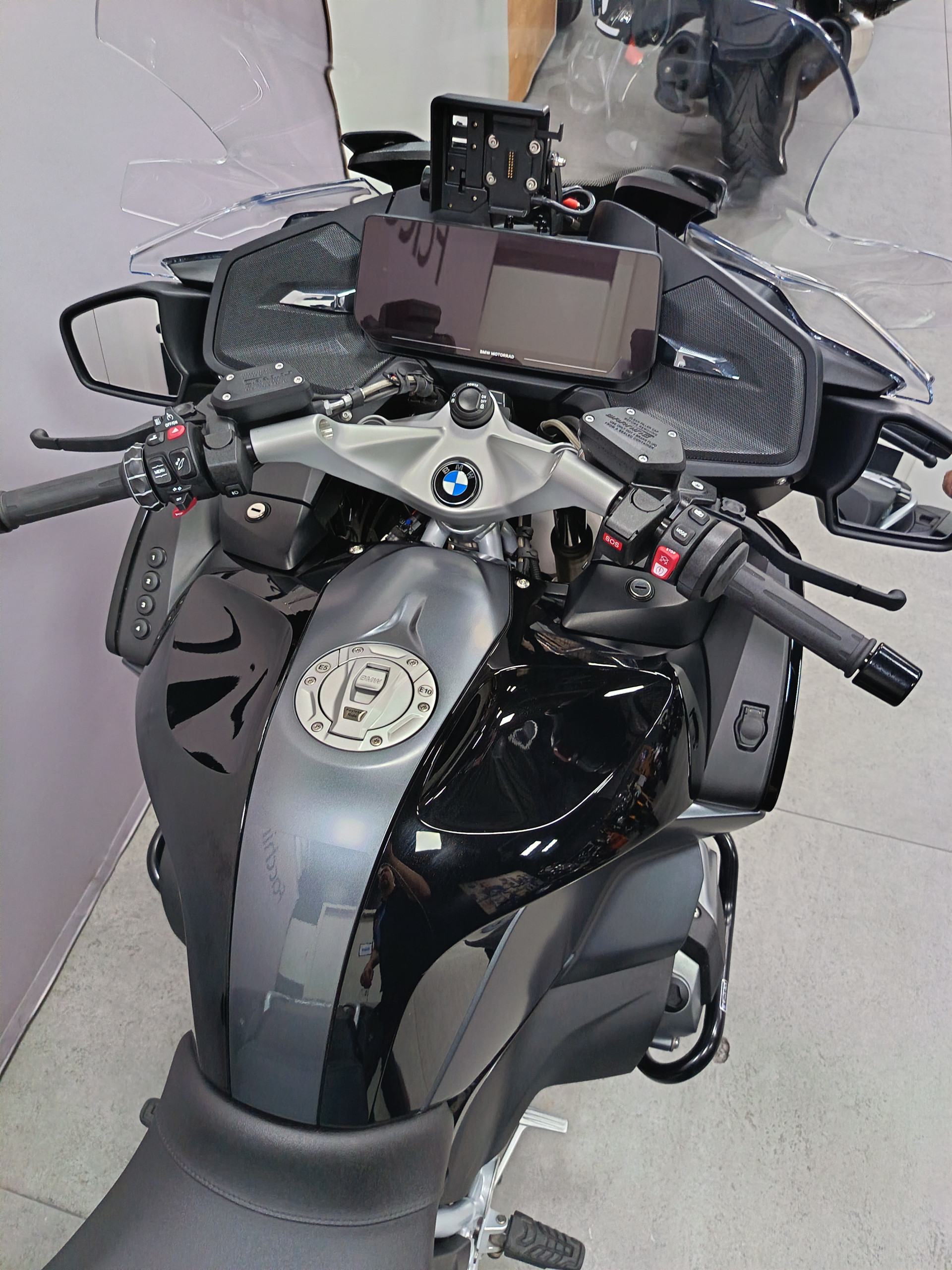 BMW R 1250 RT Triple Black-image-2