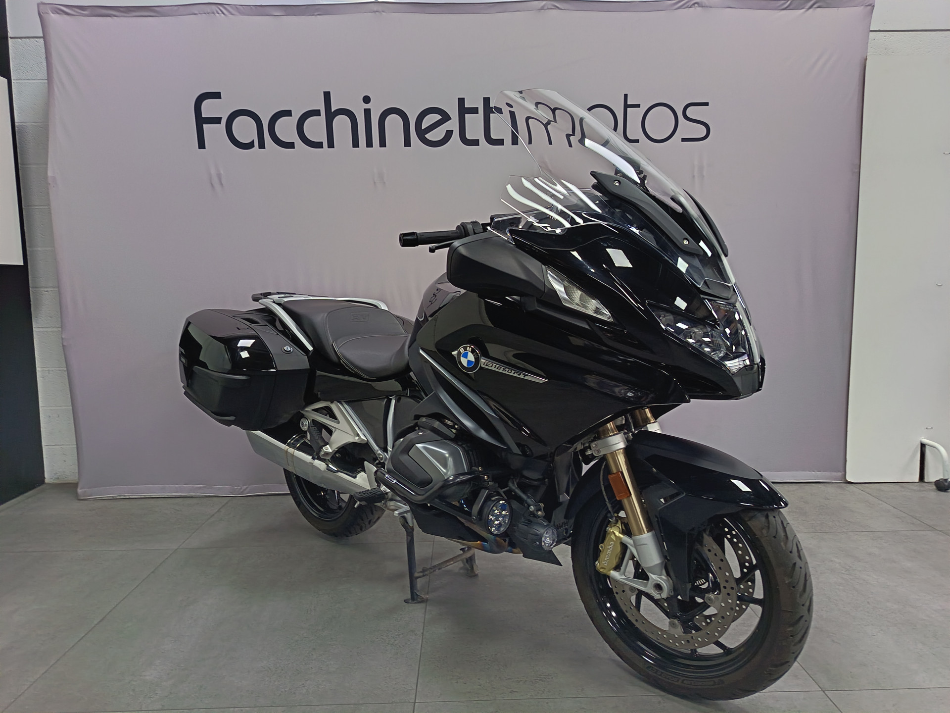 BMW R 1250 RT Triple Black-image-4