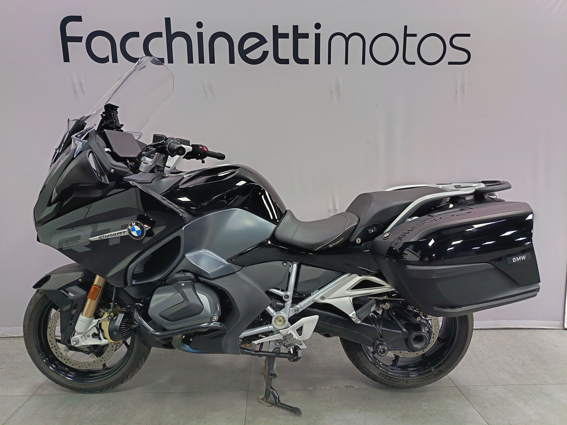 BMW R 1250 RT Triple Black-image-1
