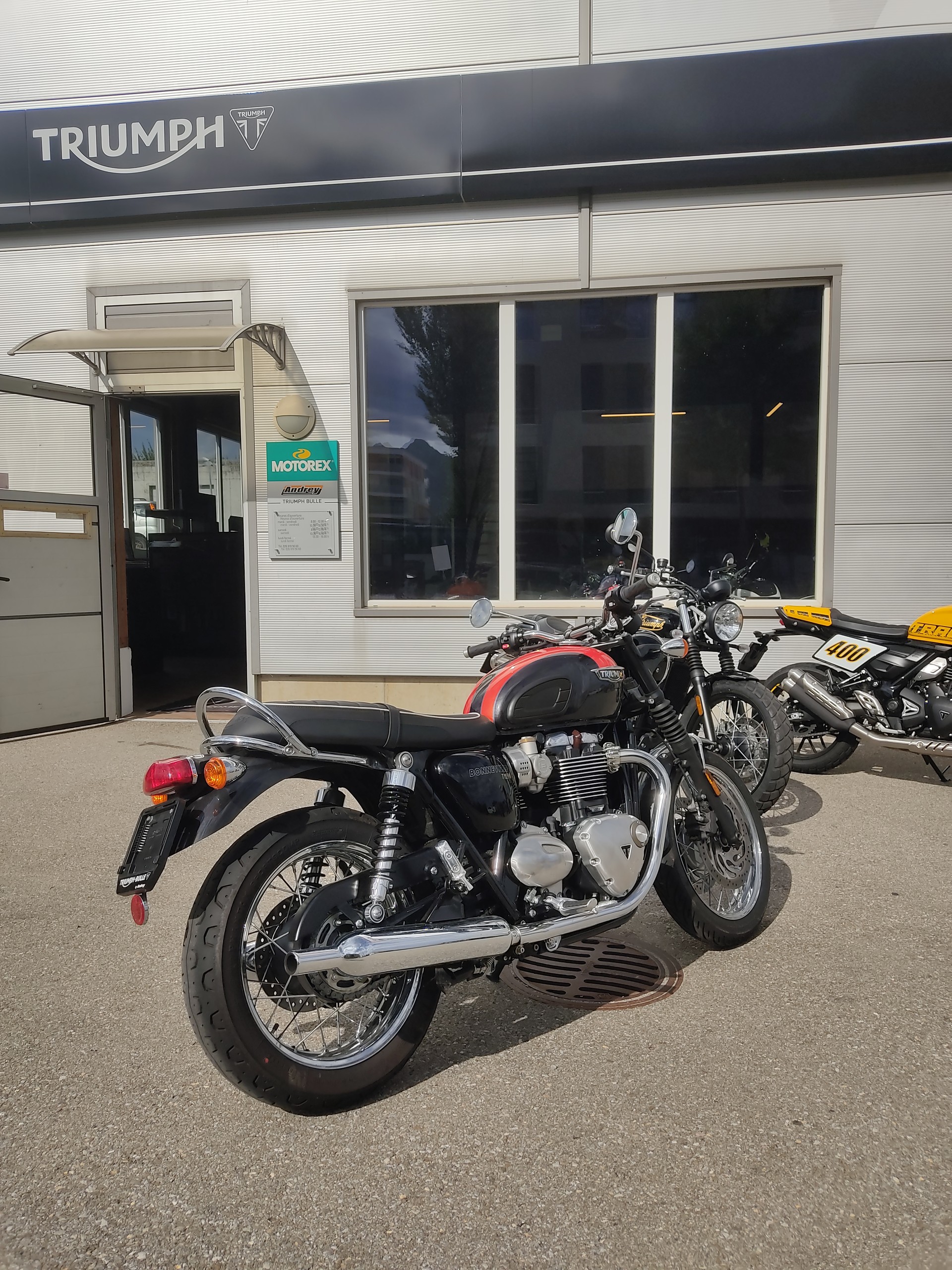 TRIUMPH Bonneville T120 ABS-image-2