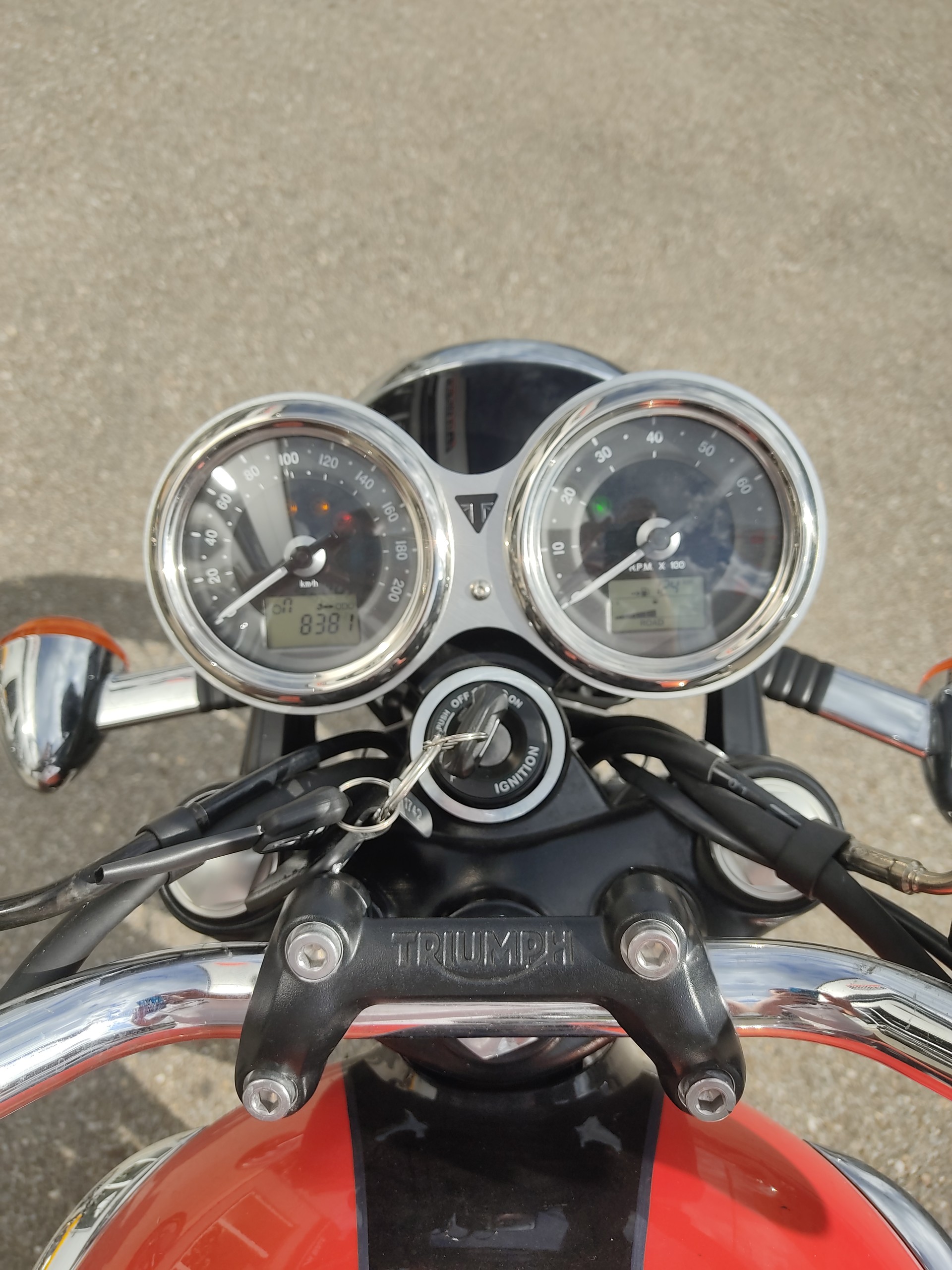 TRIUMPH Bonneville T120 ABS-image-6