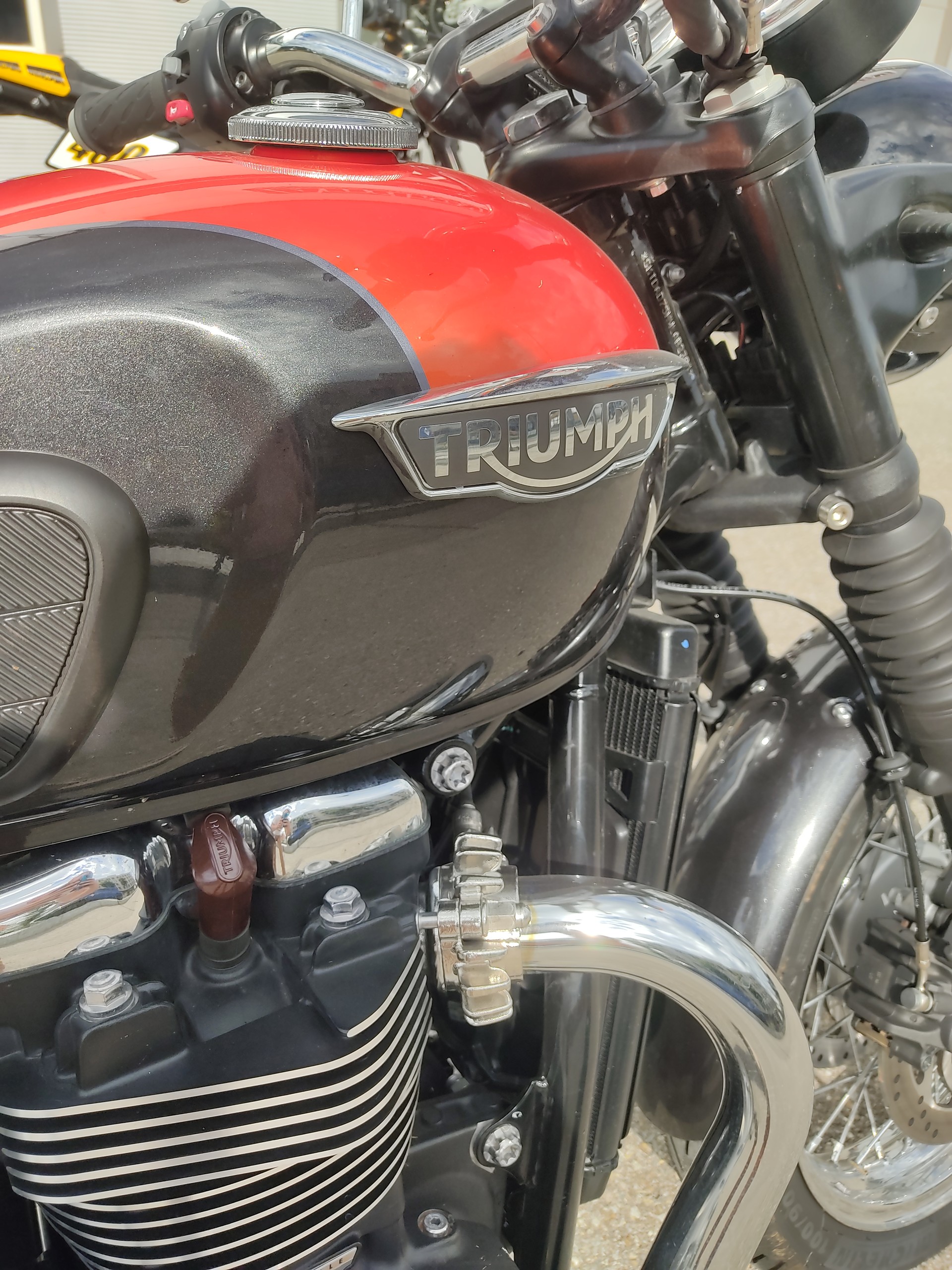 TRIUMPH Bonneville T120 ABS-image-3