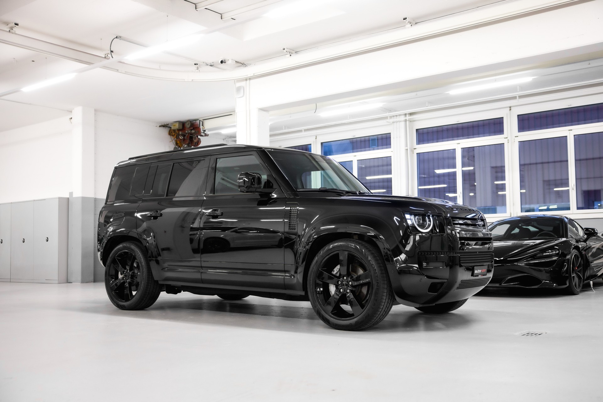 LAND ROVER Defender 110 3.0 D I6 350 X-Dynamic HSE *5 Jahre Werksgarantie*