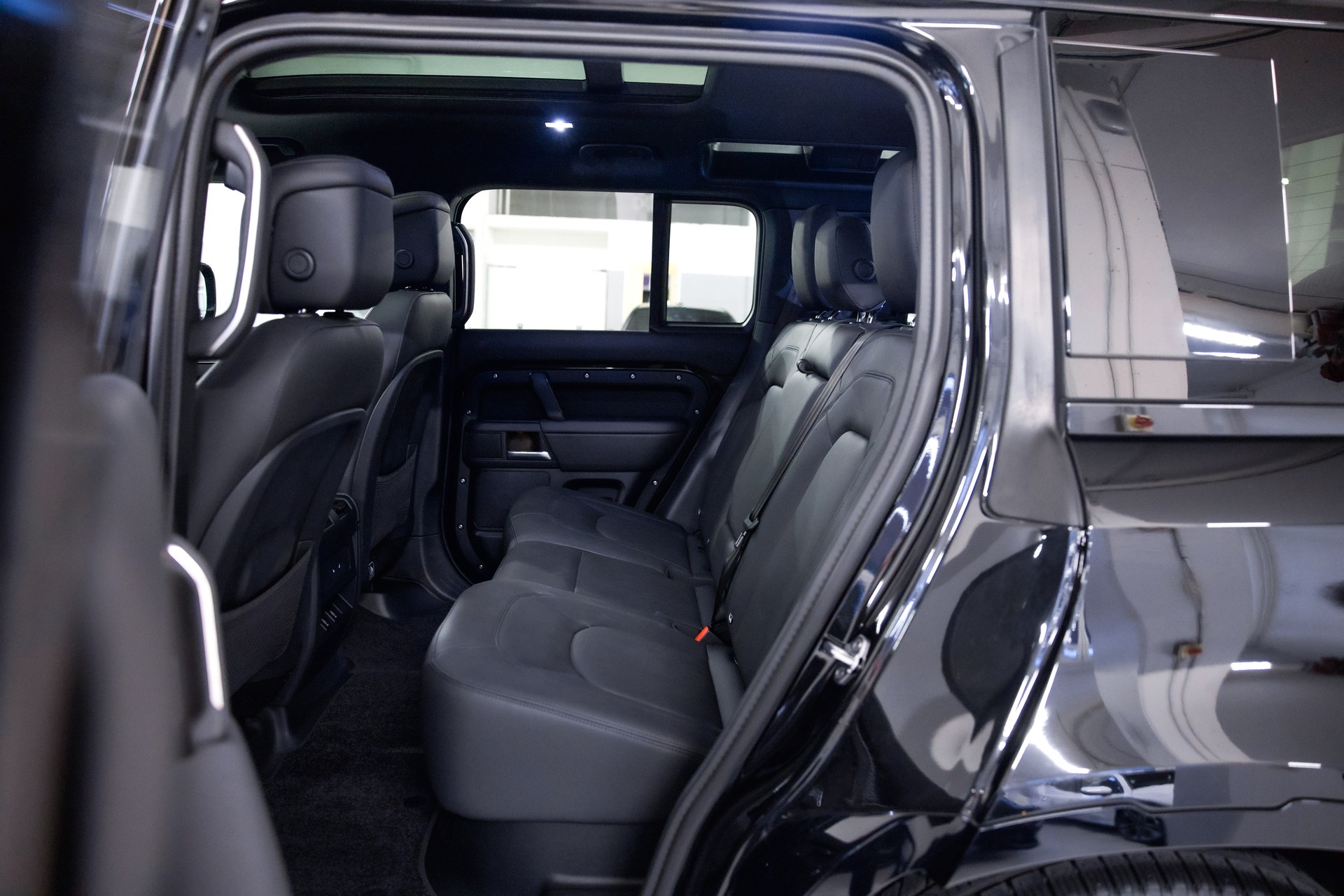 LAND ROVER Defender 110 3.0 D I6 350 X-Dynamic HSE *5 Jahre Werksgarantie*-image-22