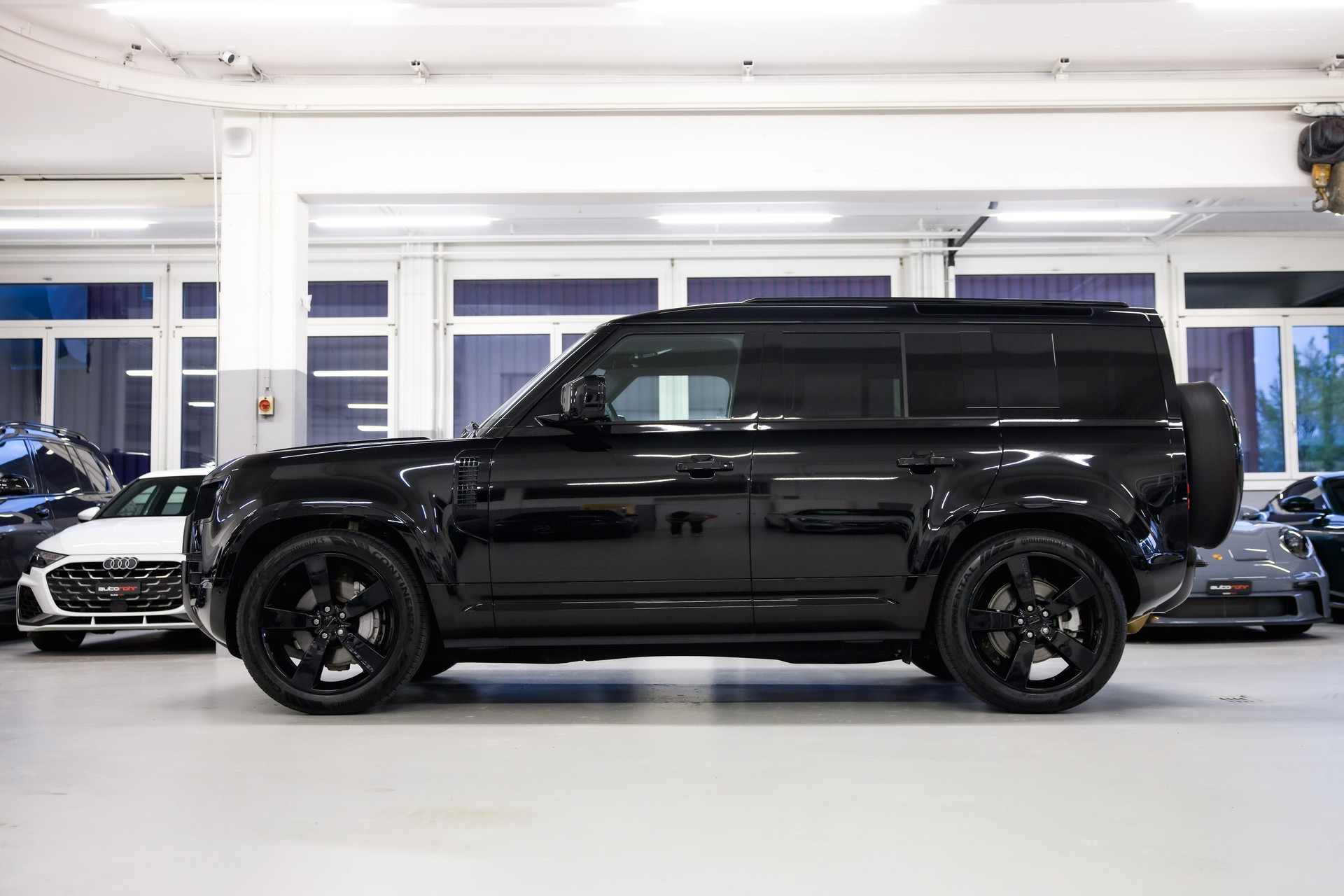 LAND ROVER Defender 110 3.0 D I6 350 X-Dynamic HSE *5 Jahre Werksgarantie*-image-4