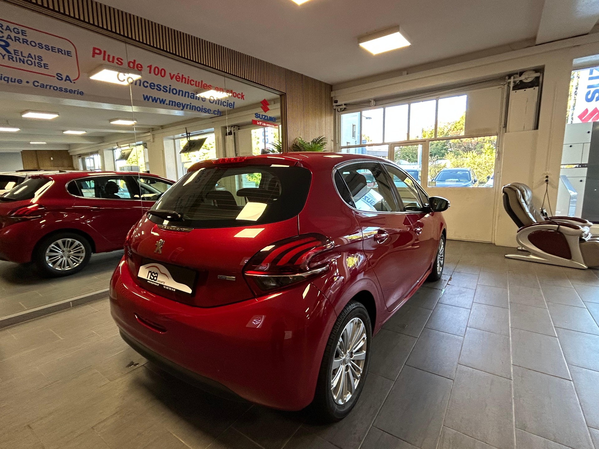 PEUGEOT 208 1.2 PureTech Allure S/S AUTOMATIQUE-image-6