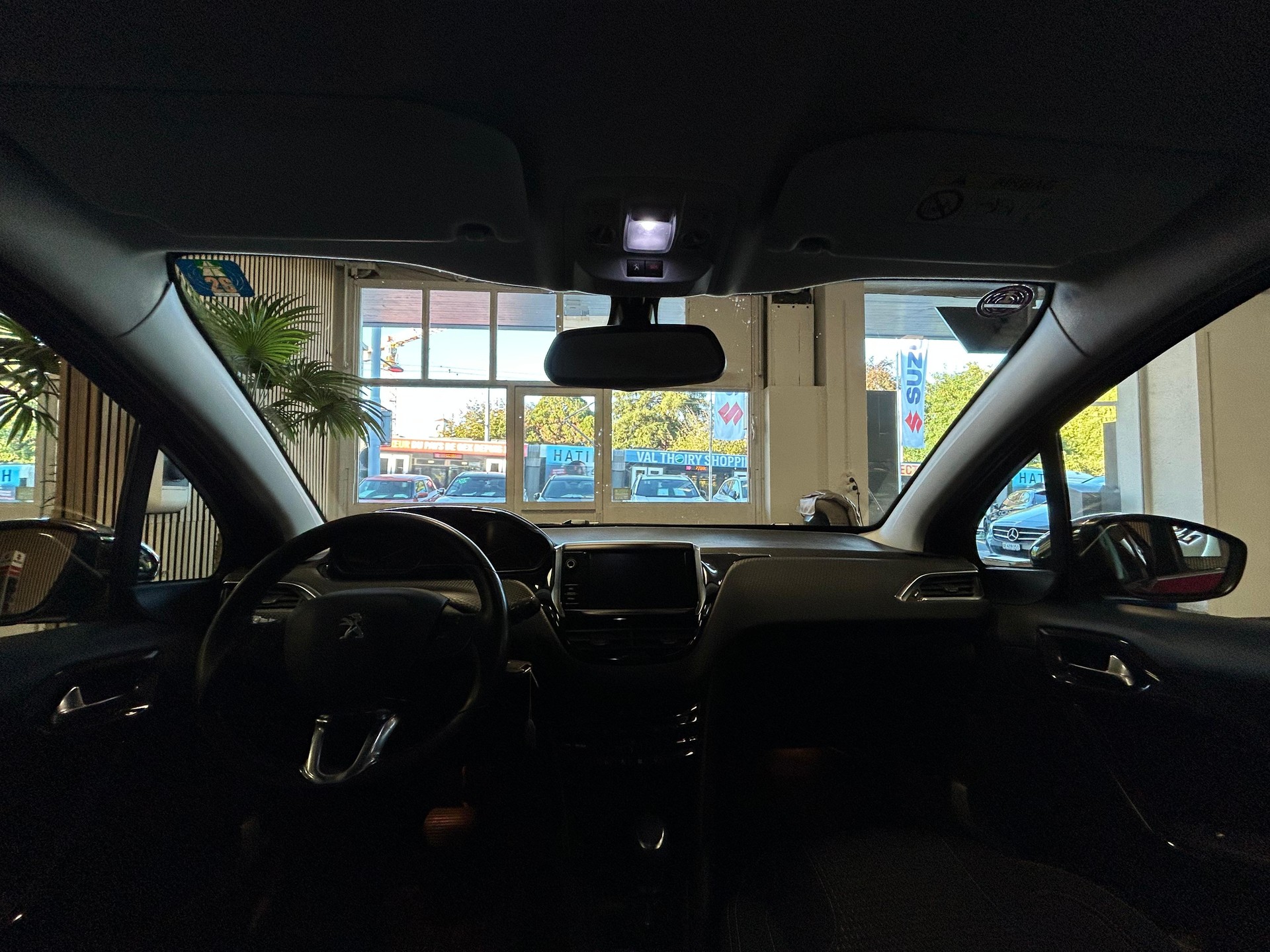PEUGEOT 208 1.2 PureTech Allure S/S AUTOMATIQUE-image-7