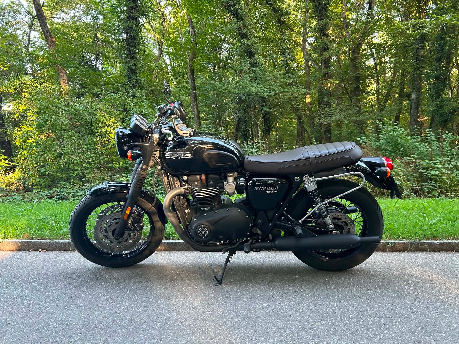 TRIUMPH Bonneville T120 Black-image-1