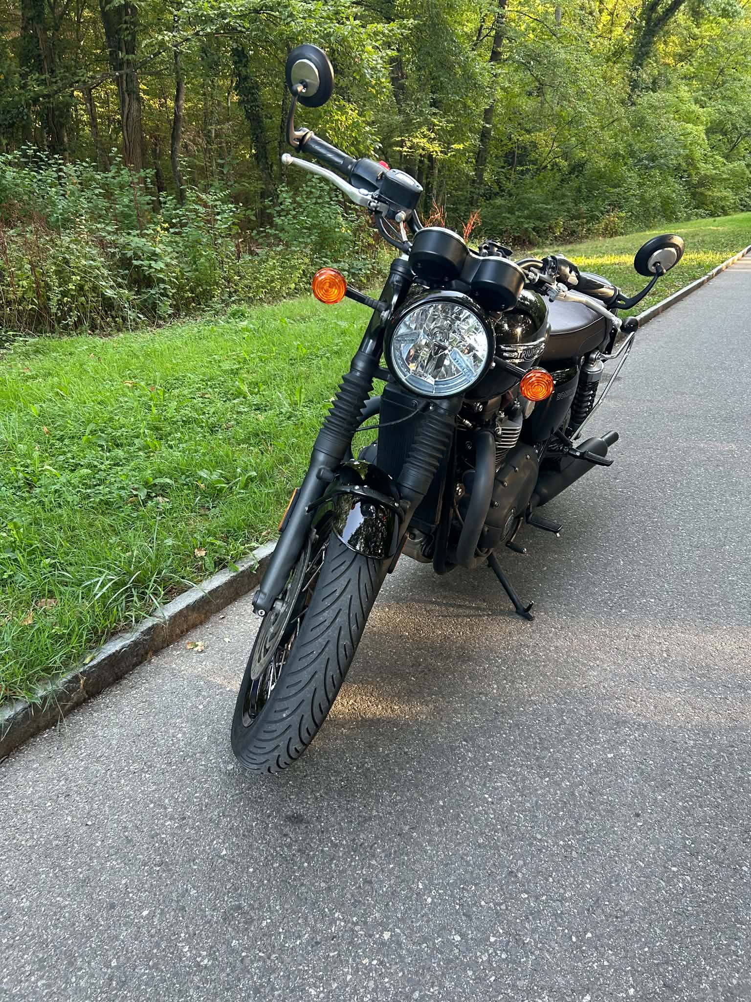 TRIUMPH Bonneville T120 Black-image-4