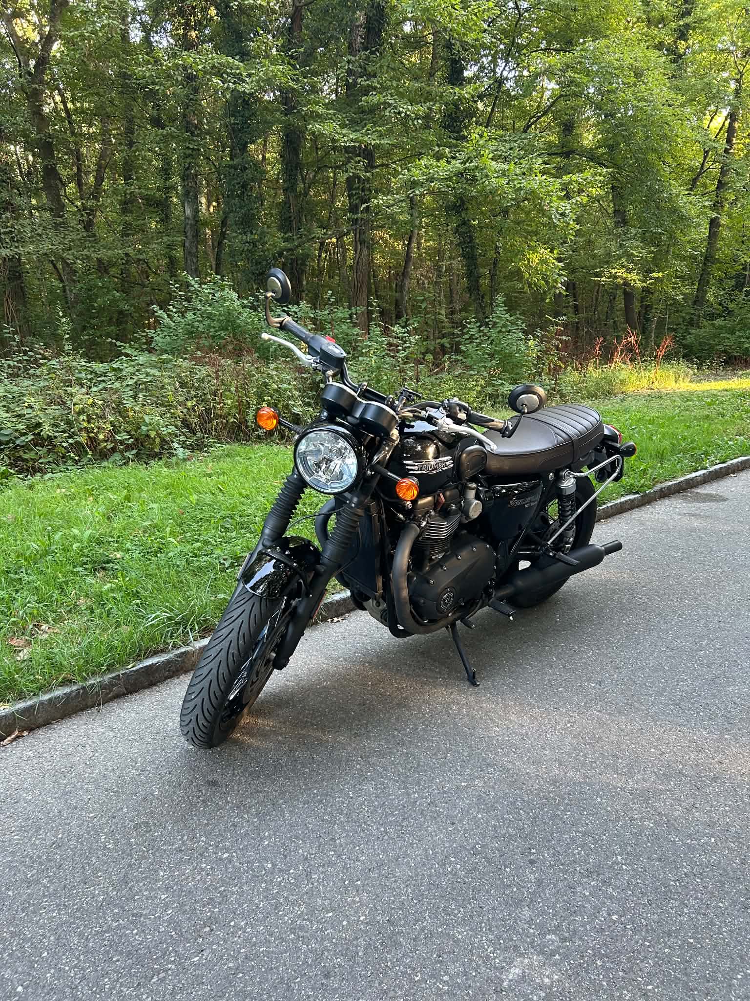 TRIUMPH Bonneville T120 Black-image-2