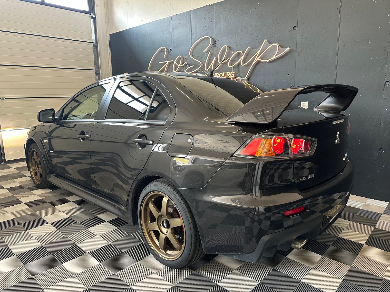 MITSUBISHI Lancer Evo X Final Edition-showroom-element-3