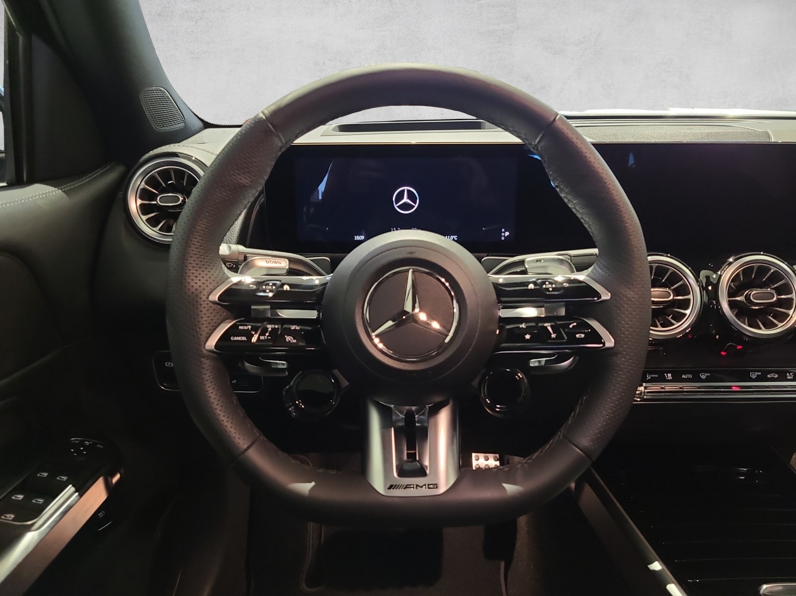 MERCEDES-BENZ GLB AMG 35 4Matic 8G-Tronic-image-12