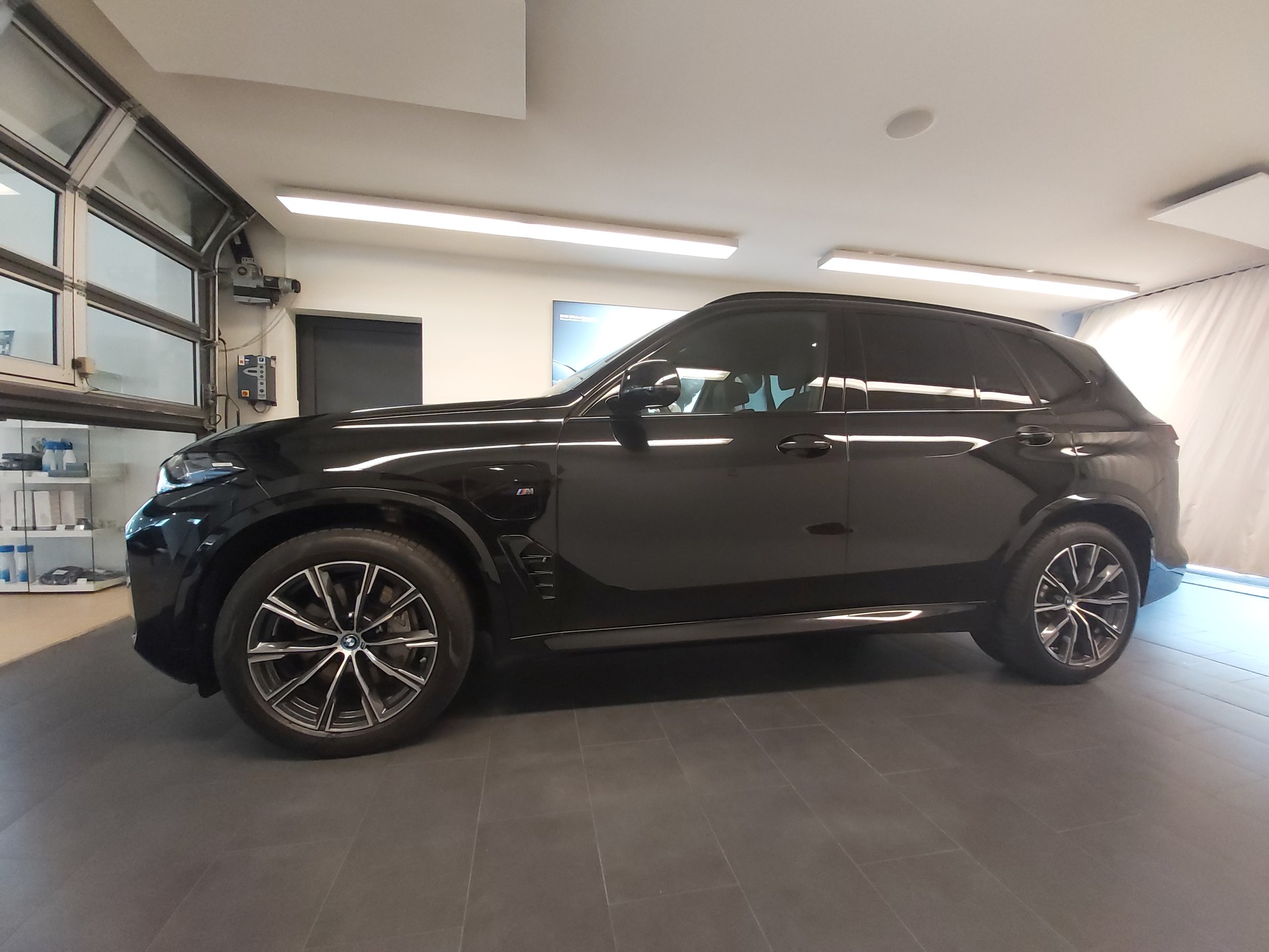 BMW X5 xDr 50e M Sport-showroom-element-3
