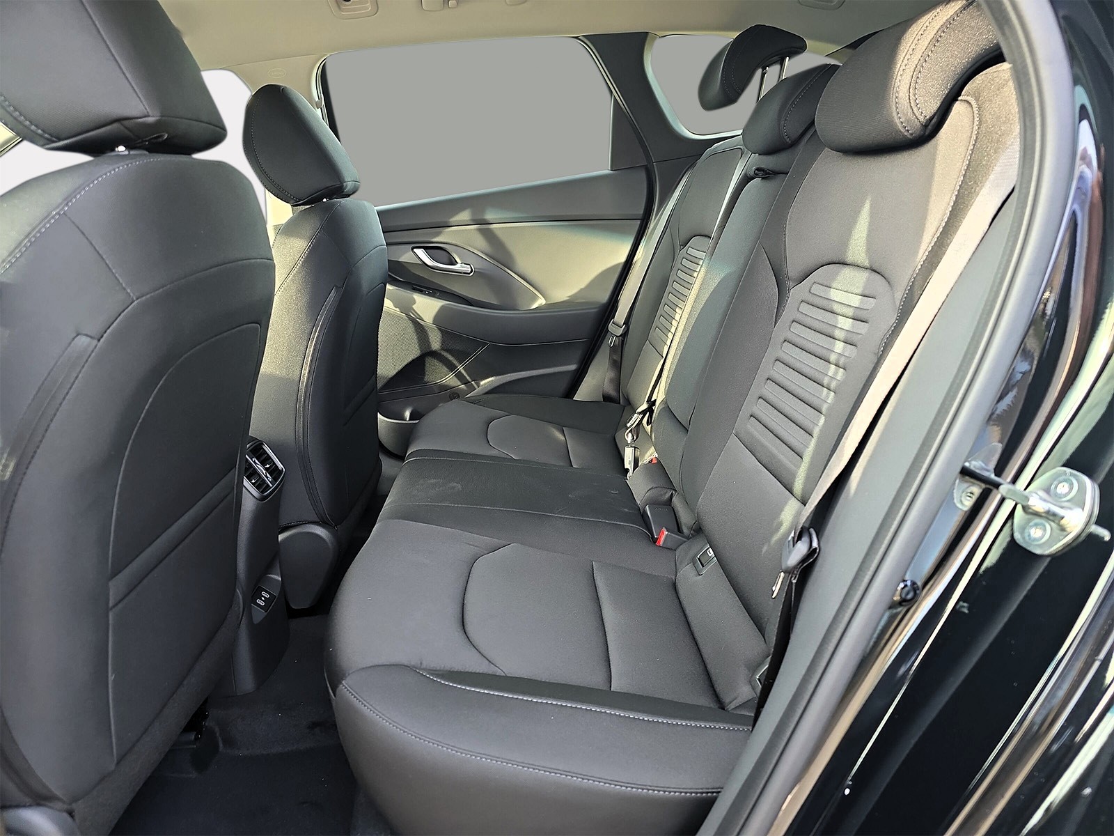 HYUNDAI i30 Wagon 1.5 T-GDi Amplia 48V MH DCT-image-5