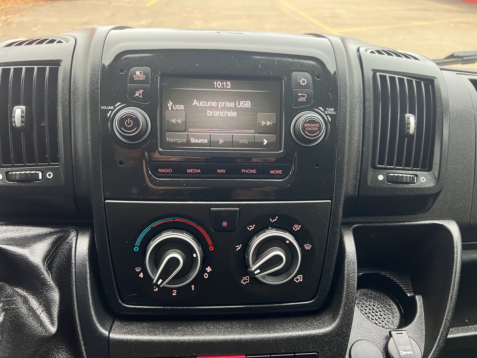 PEUGEOT Boxer 2.2 HDI 335 Premium L2H2-image-22