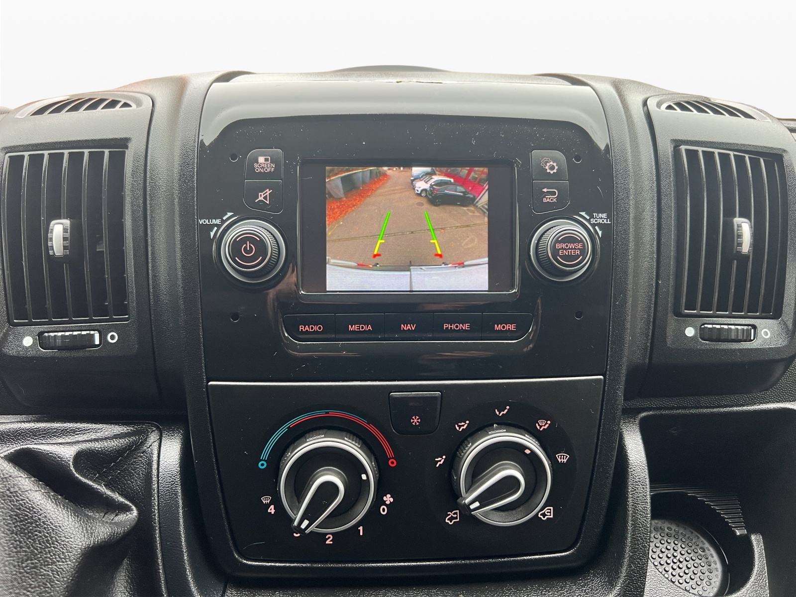 PEUGEOT Boxer 2.2 HDI 335 Premium L2H2-image-12