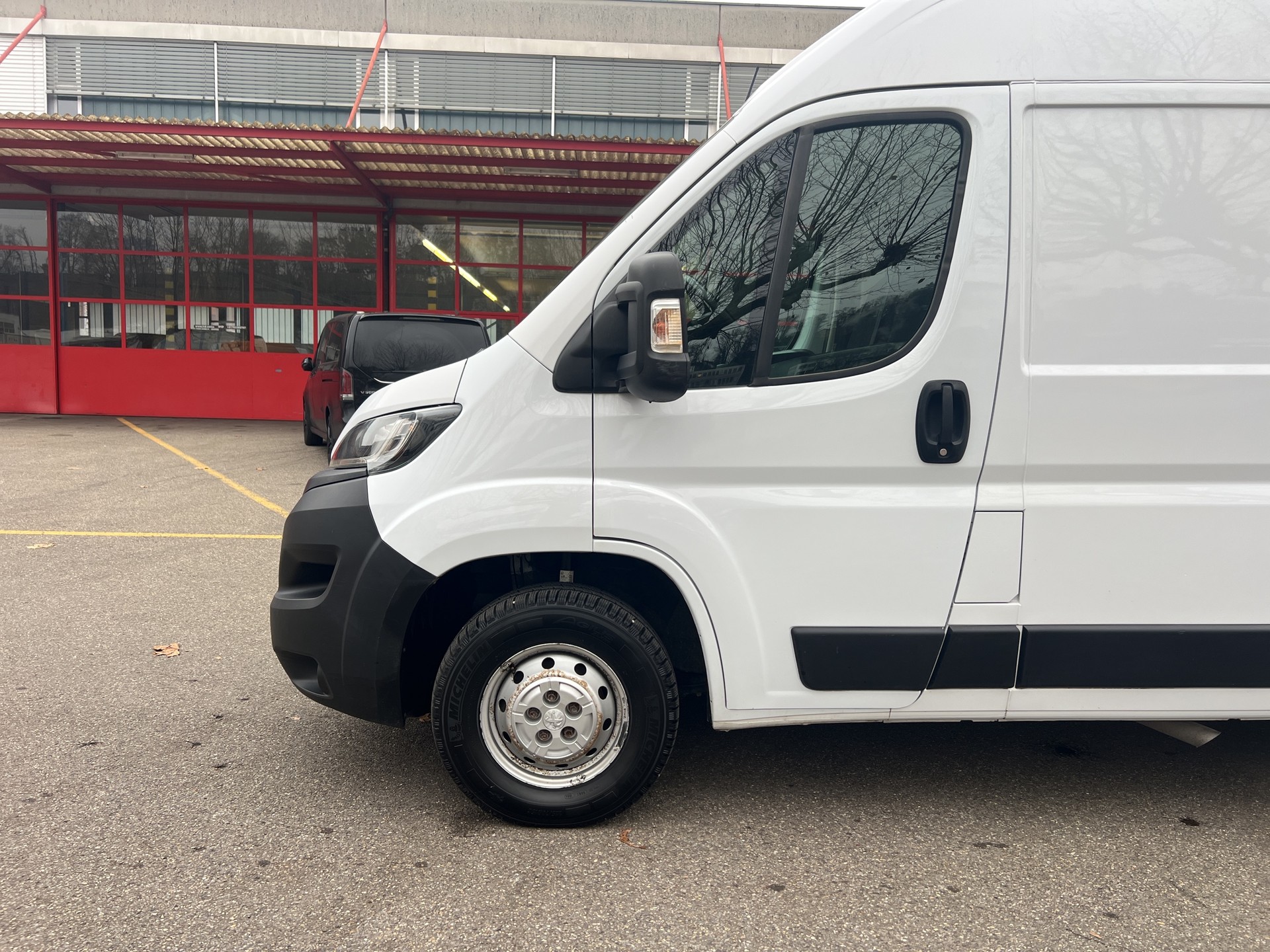 PEUGEOT Boxer 2.2 HDI 335 Premium L2H2-image-18