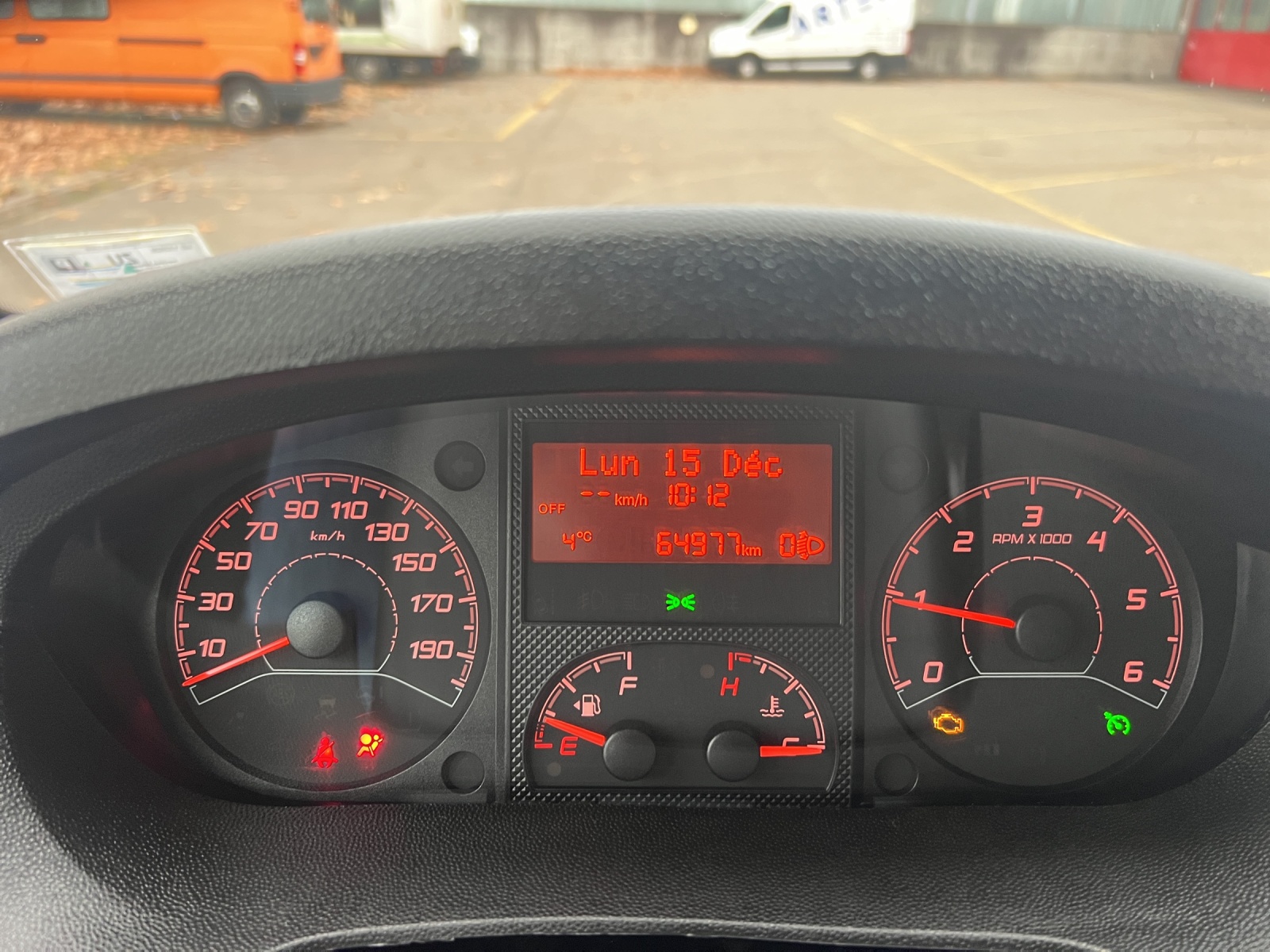 PEUGEOT Boxer 2.2 HDI 335 Premium L2H2-image-19