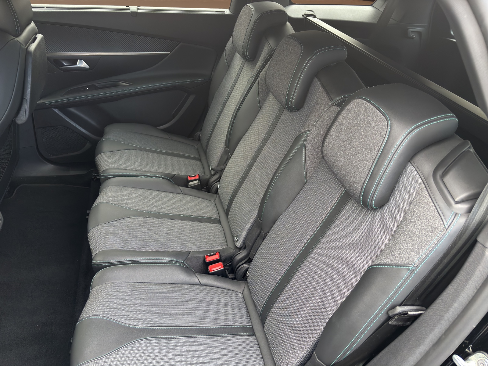 PEUGEOT 5008 1.5 BlueHDi Allure Pack EAT8-image-11