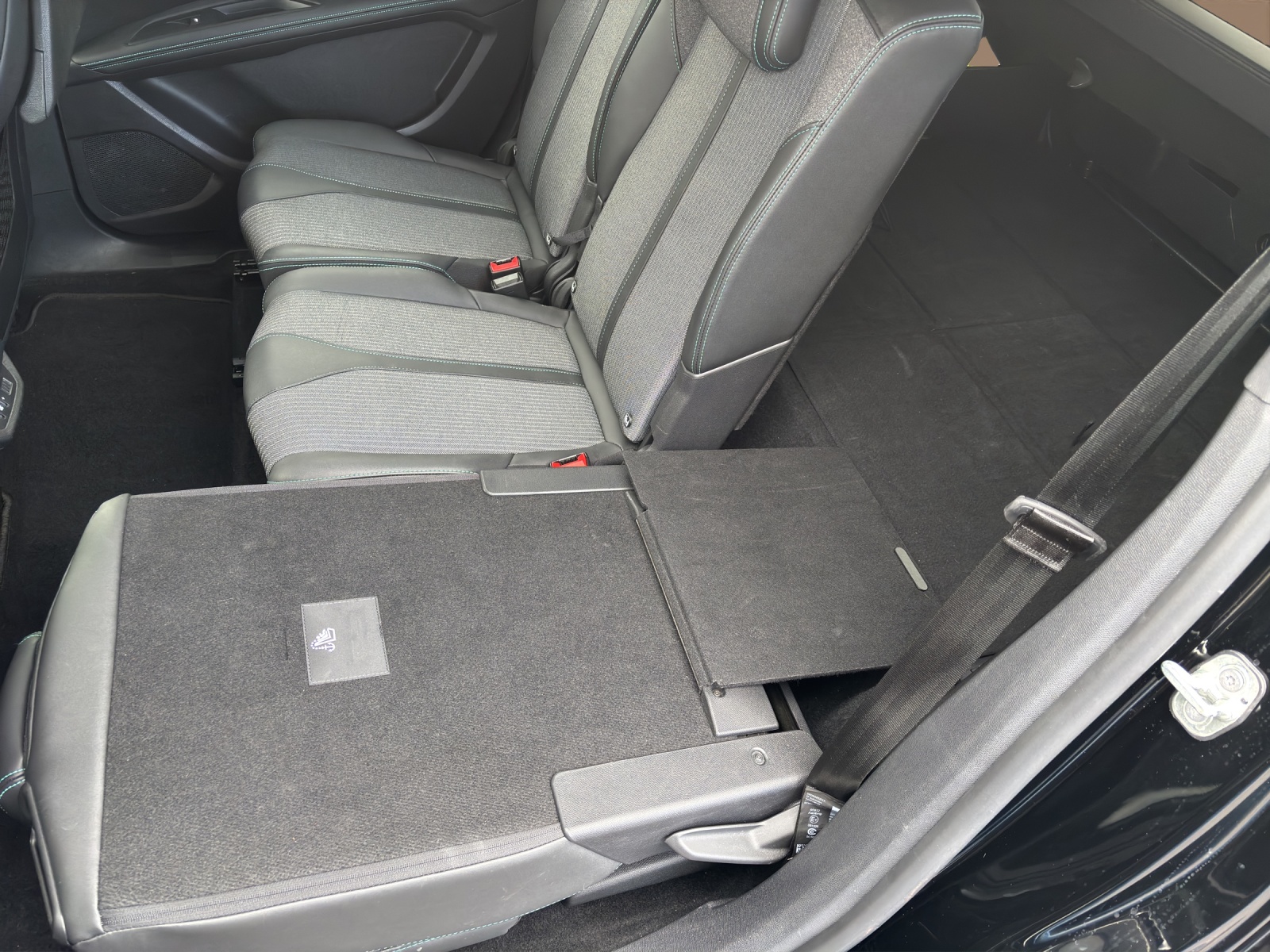 PEUGEOT 5008 1.5 BlueHDi Allure Pack EAT8-image-12