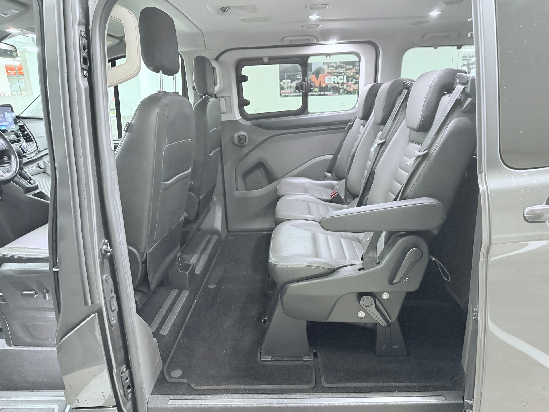 FORD Tourneo Custom 320 L1H1 Titanium A-image-9