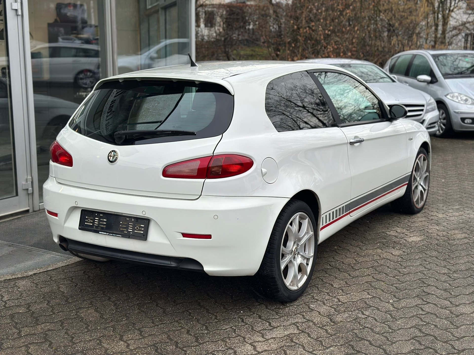 ALFA ROMEO 147 1.9 16V JTD Q2 Ducati Corse-image-3