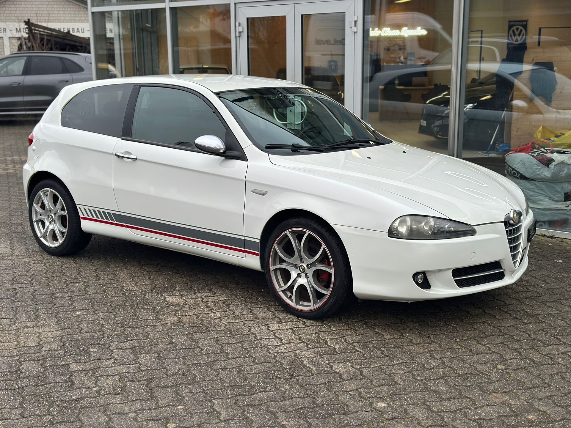ALFA ROMEO 147 1.9 16V JTD Q2 Ducati Corse-image-1