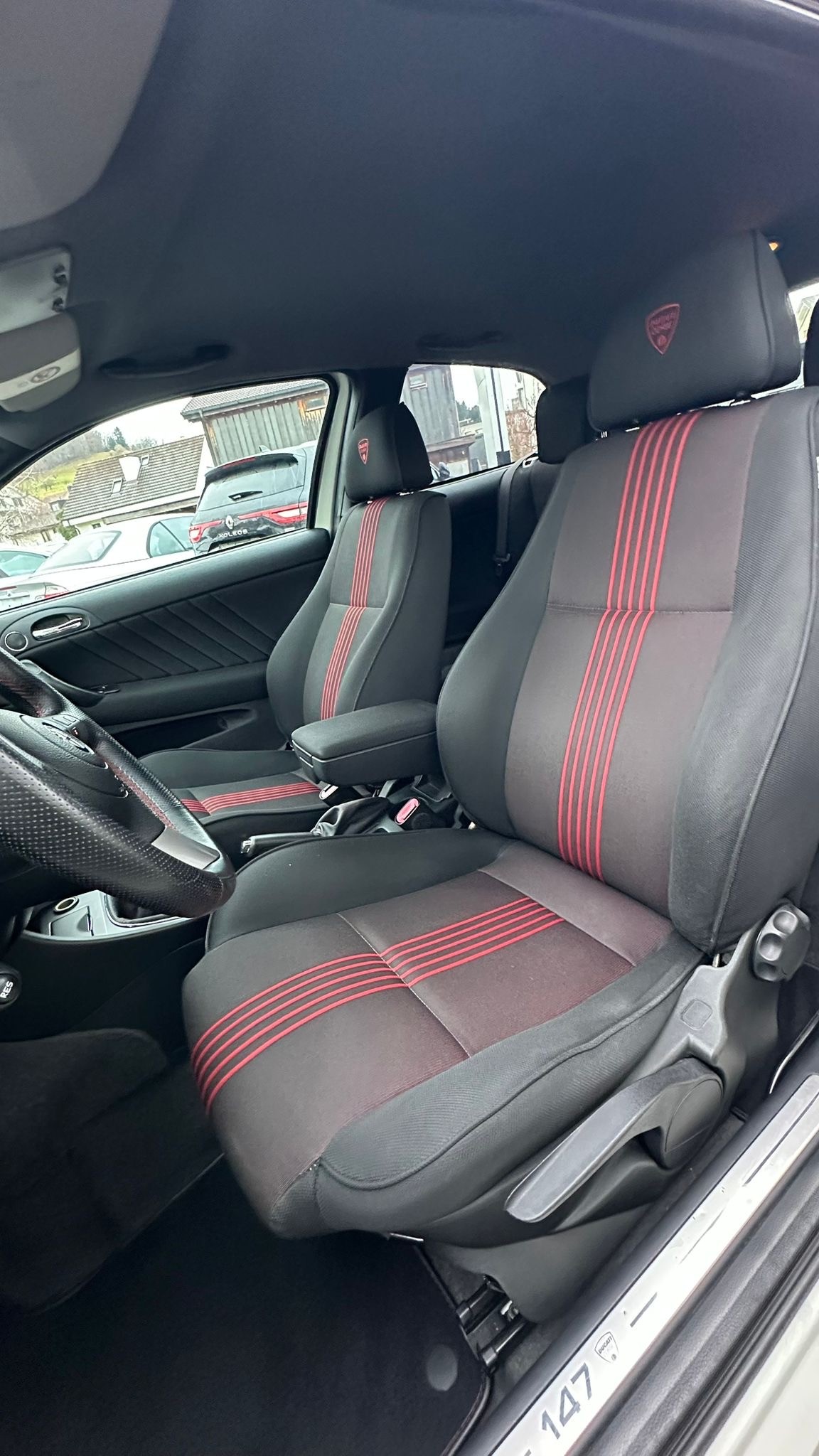 ALFA ROMEO 147 1.9 16V JTD Q2 Ducati Corse-image-11