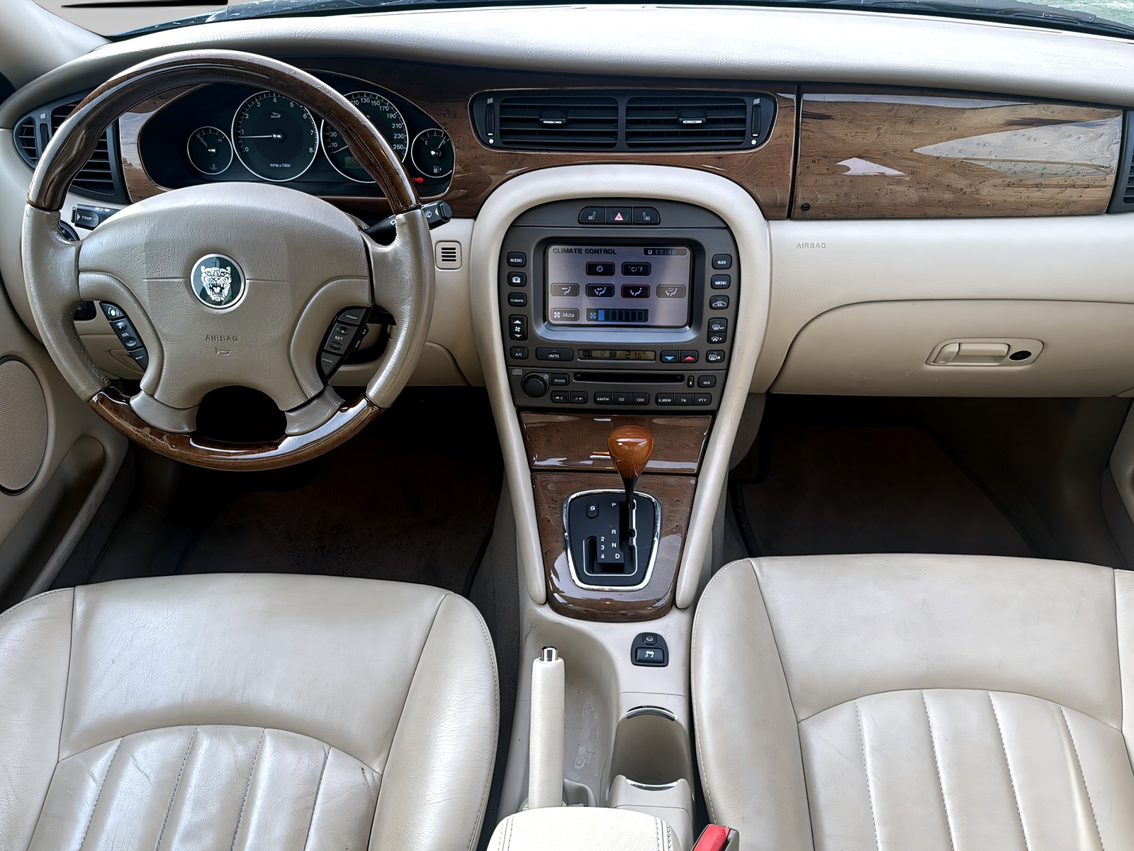 JAGUAR X-Type 3.0 V6 Traction4 Executive-image-10