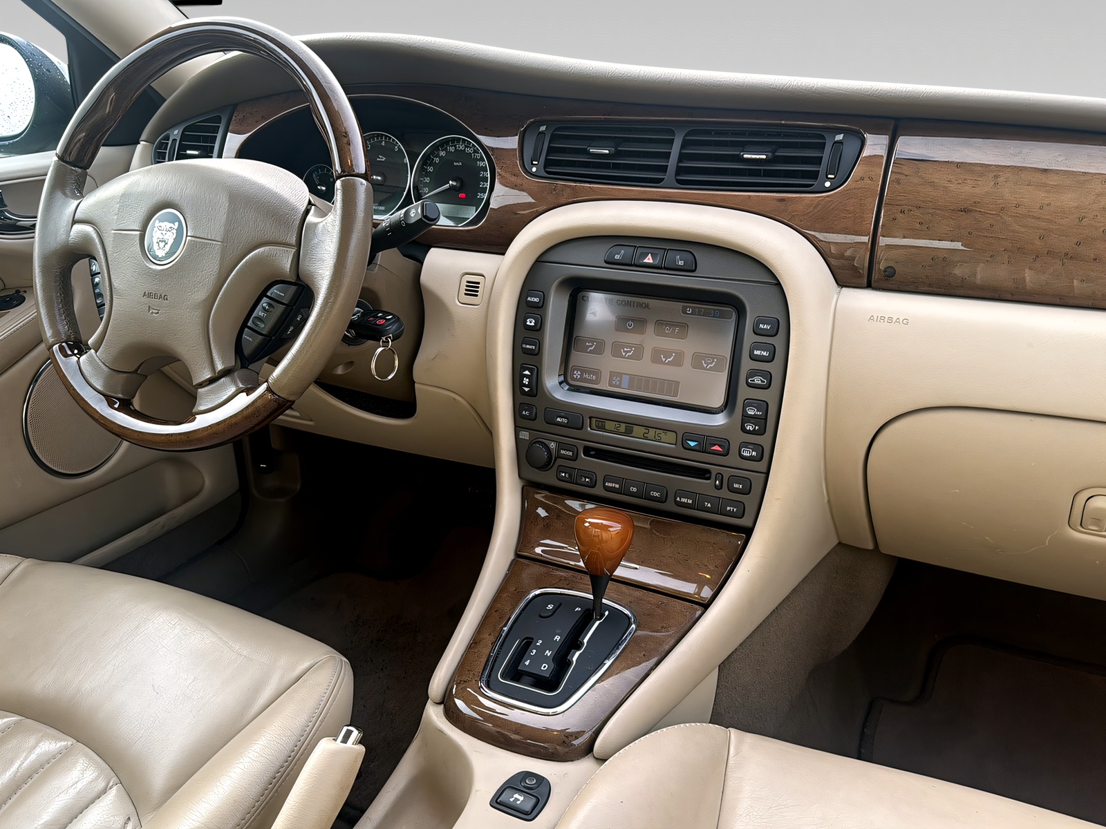 JAGUAR X-Type 3.0 V6 Traction4 Executive-image-12