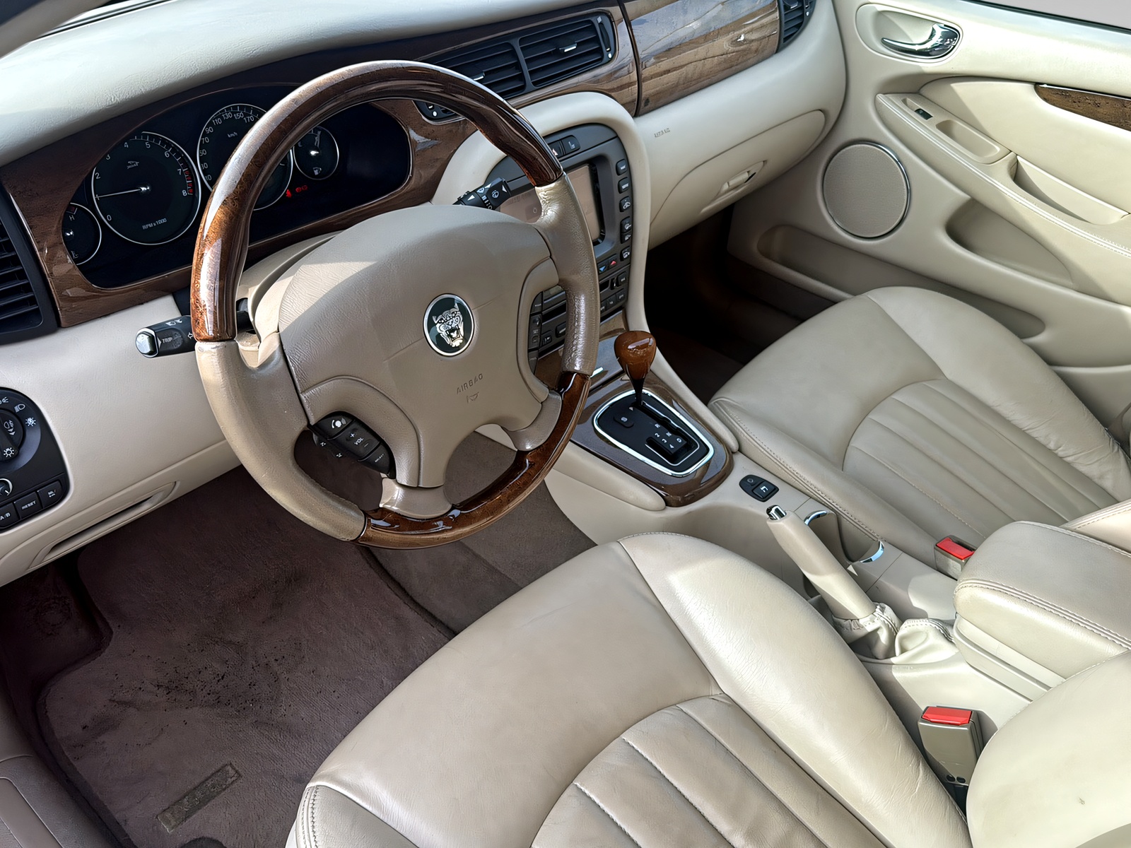 JAGUAR X-Type 3.0 V6 Traction4 Executive-image-9