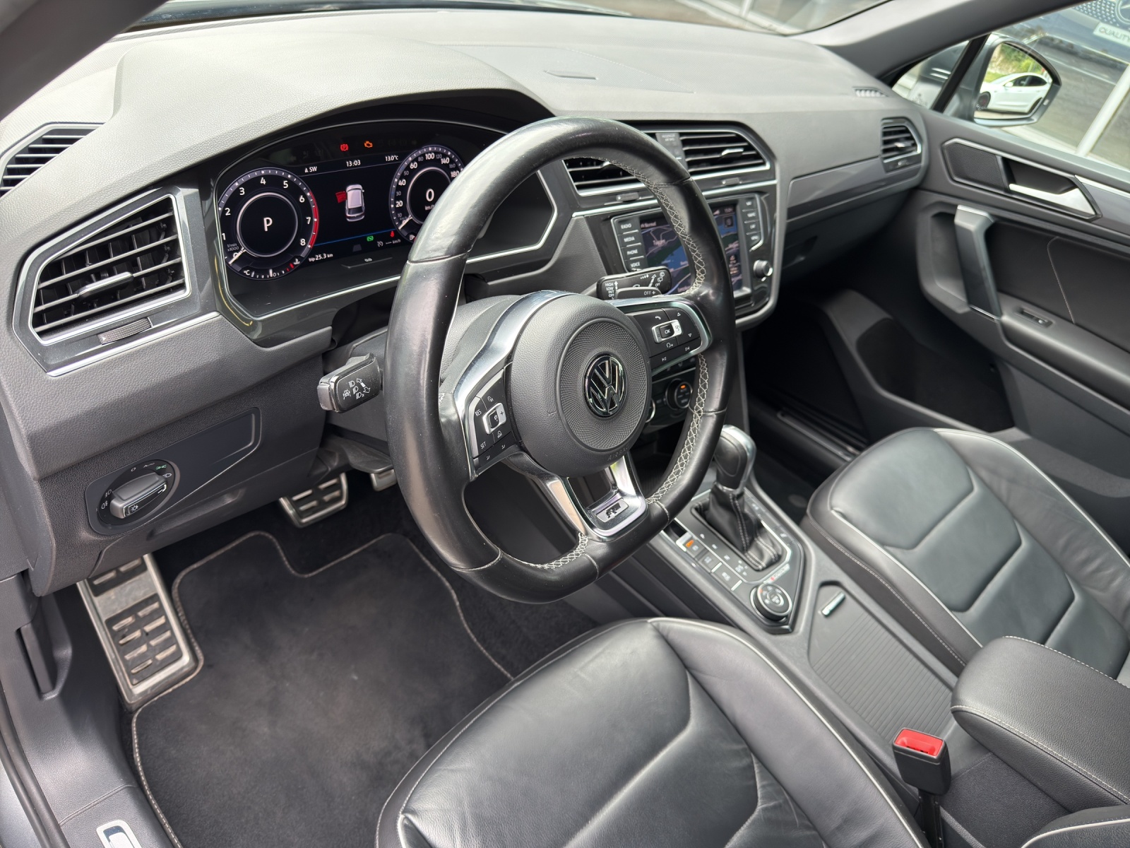 VW Tiguan 2.0TSI R-Line Highline 4Motion*220PS*-image-14