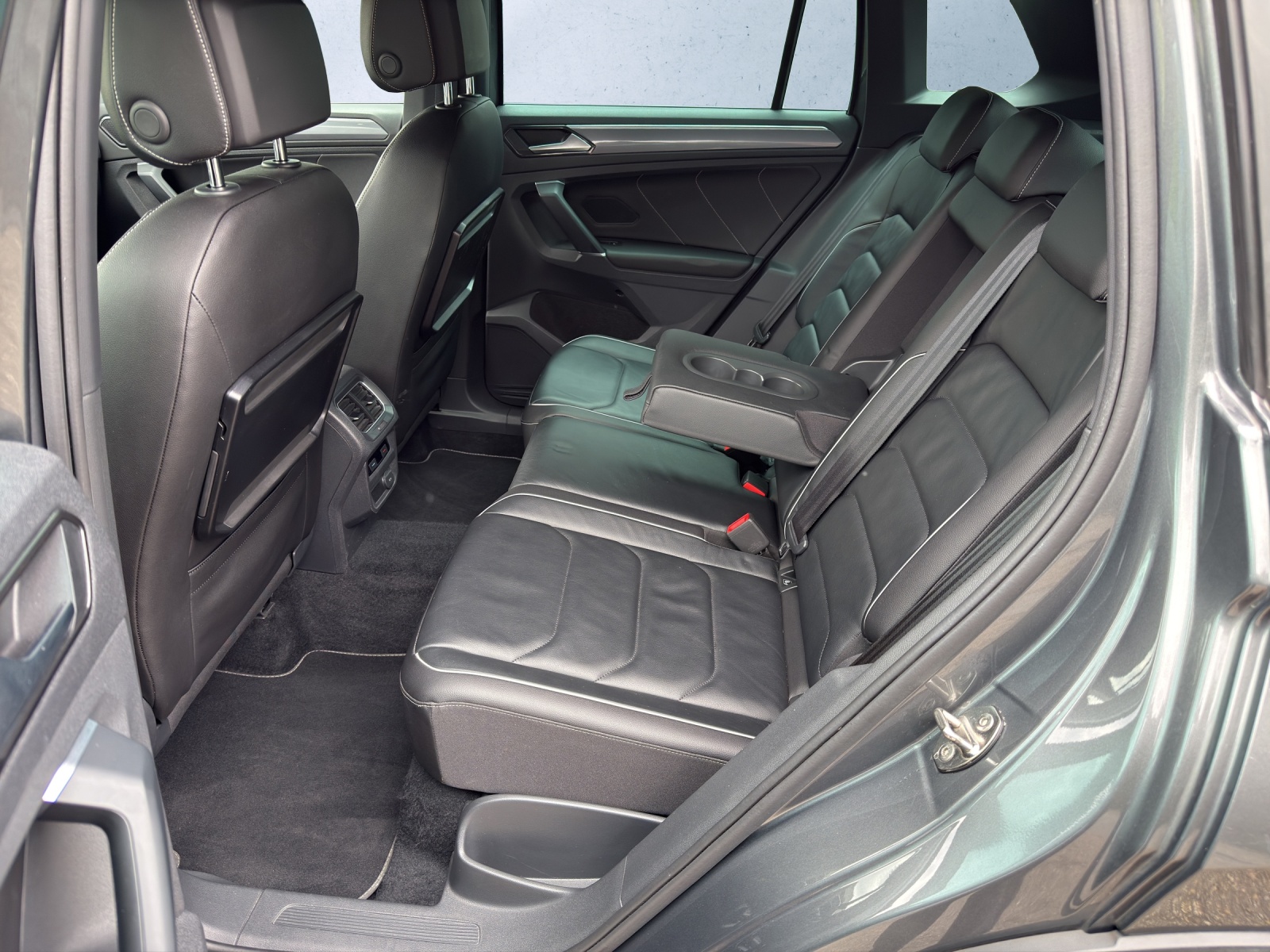 VW Tiguan 2.0TSI R-Line Highline 4Motion*220PS*-image-18