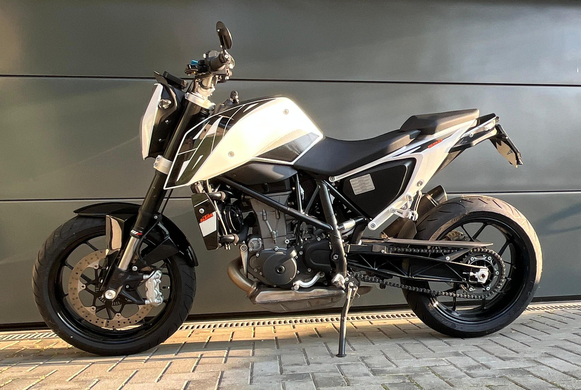 KTM 690 Duke ABS-image-1