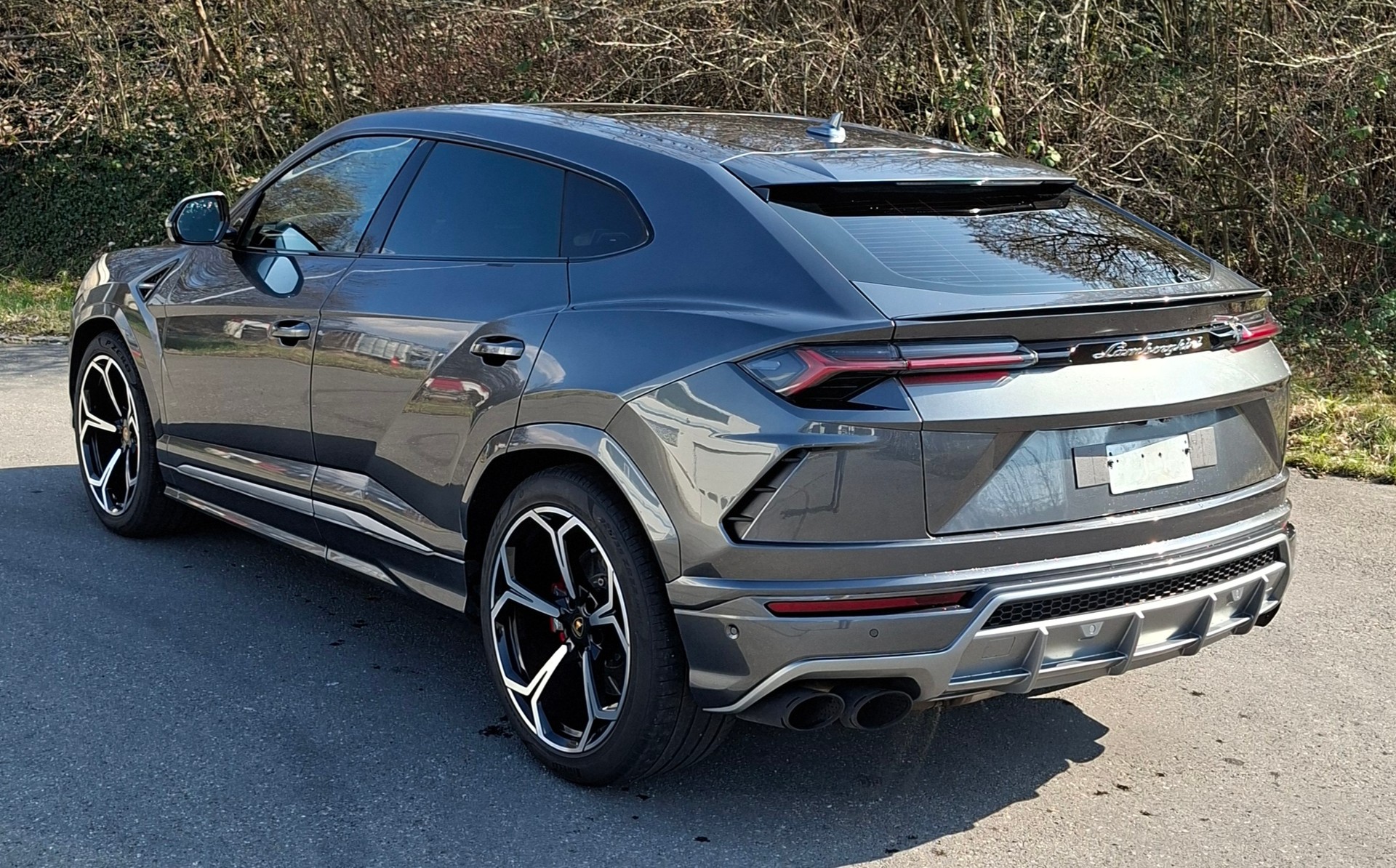 LAMBORGHINI Urus E-Gear-showroom-element-1