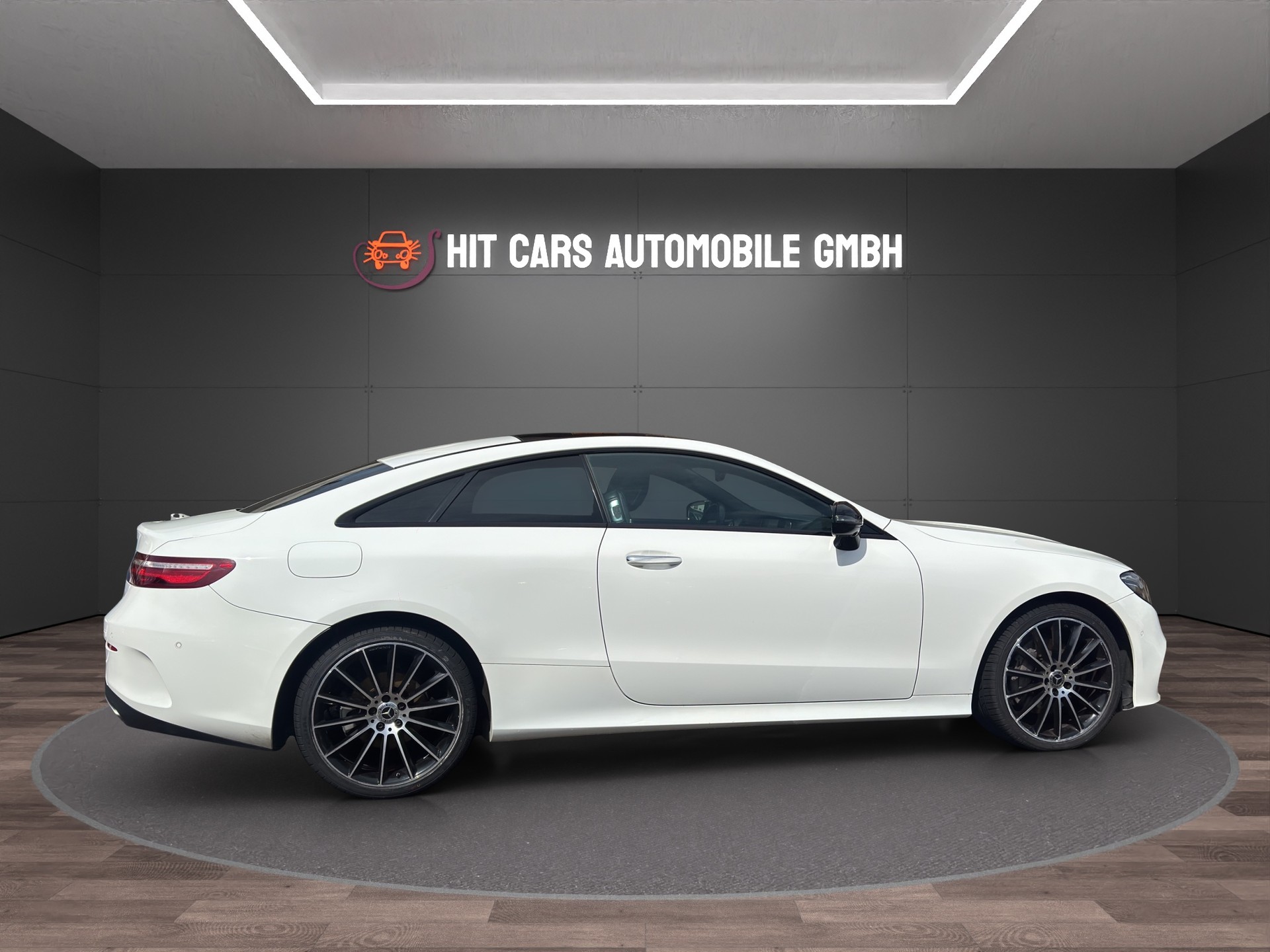 MERCEDES-BENZ E 200 Coupé AMG Line 4 Matic 9G-Tronic-showroom-element-3
