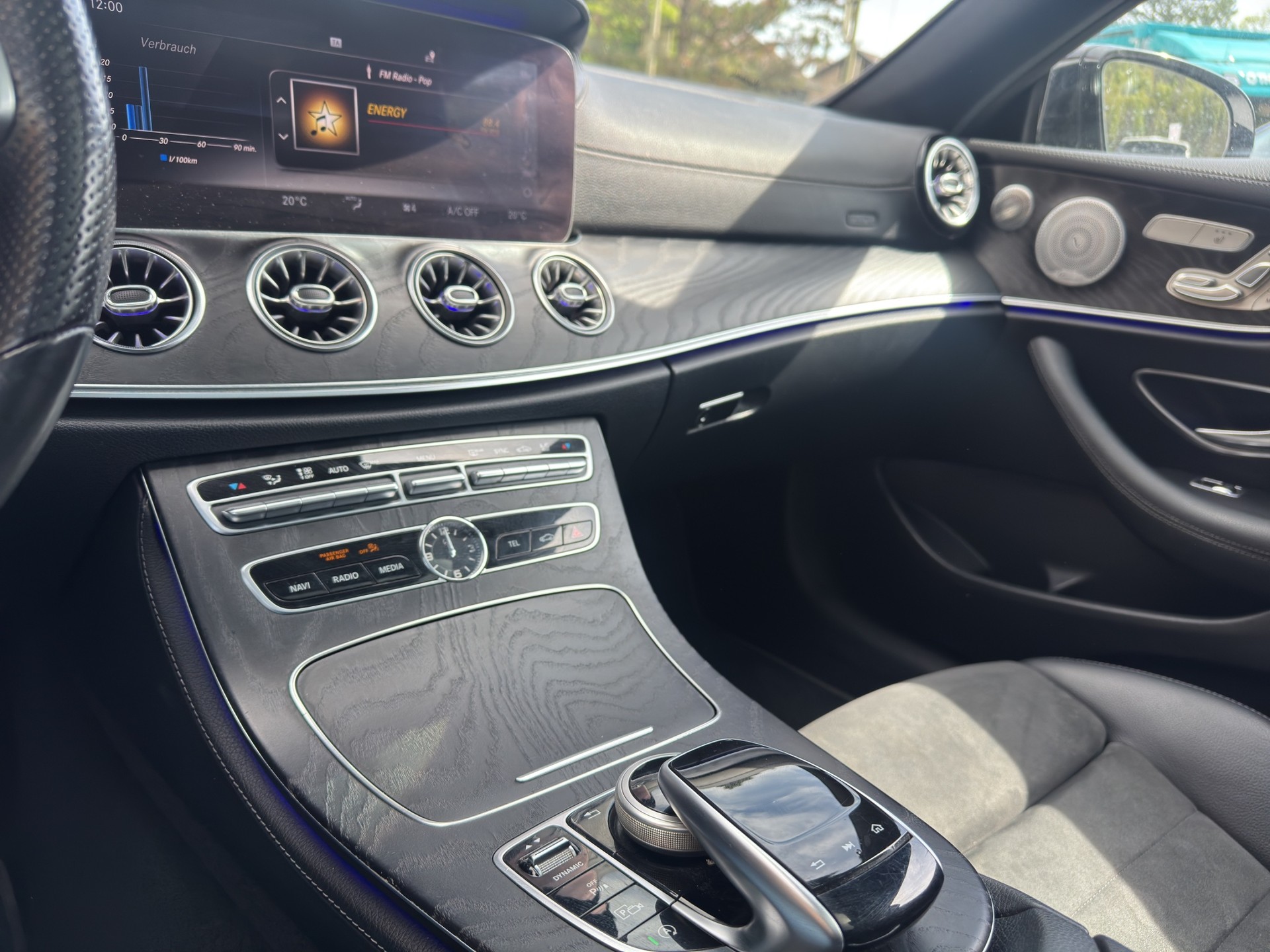MERCEDES-BENZ E 200 Coupé AMG Line 4 Matic 9G-Tronic-image-16