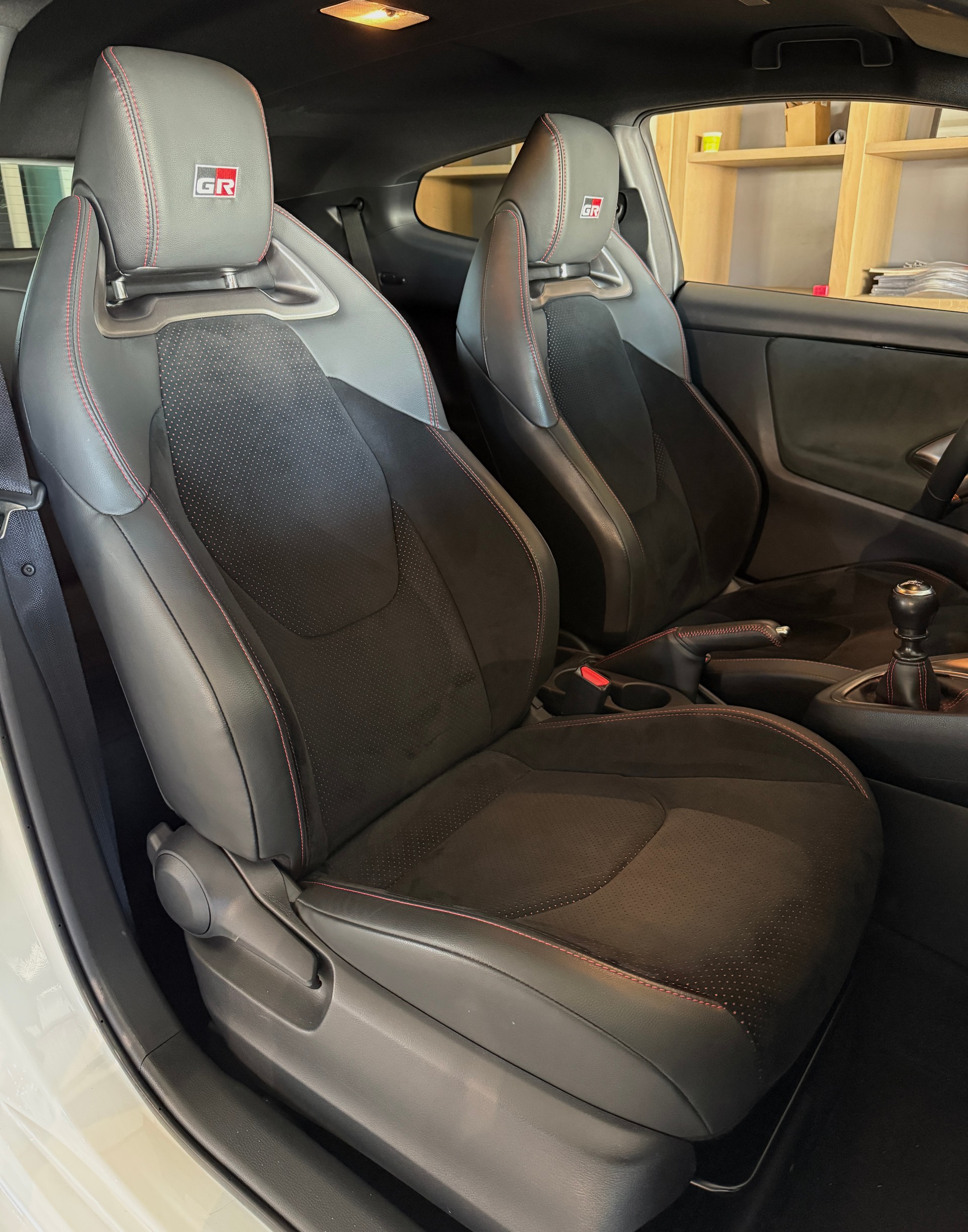 TOYOTA Yaris 1.6 GR Sport-image-13