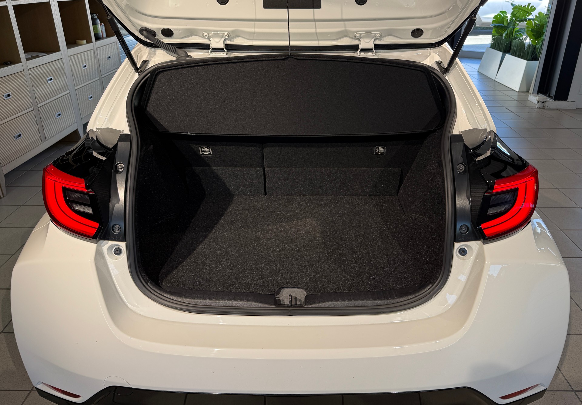 TOYOTA Yaris 1.6 GR Sport-image-16