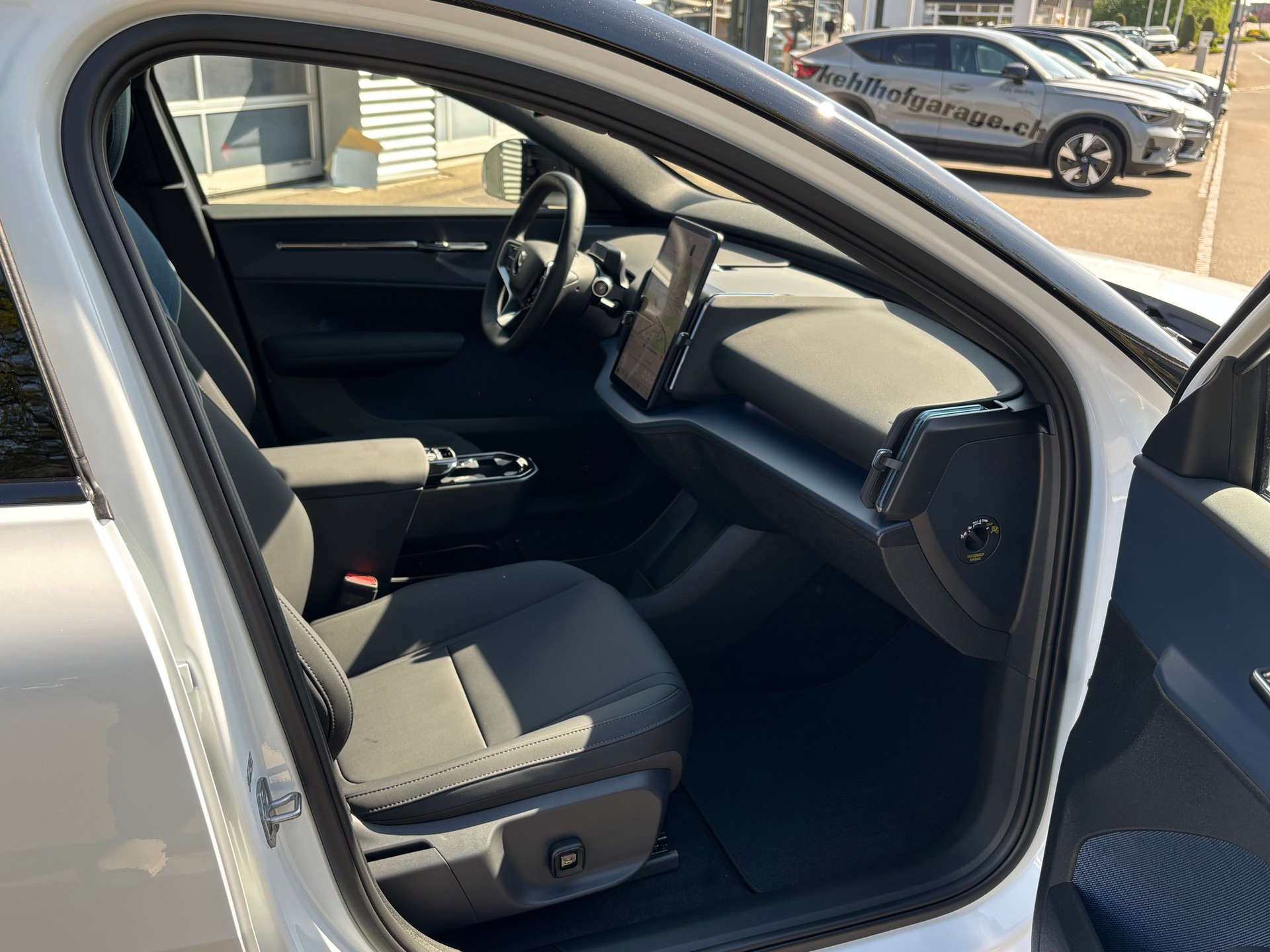 VOLVO EX30 CC E60 Twin Performance AWD-image-6