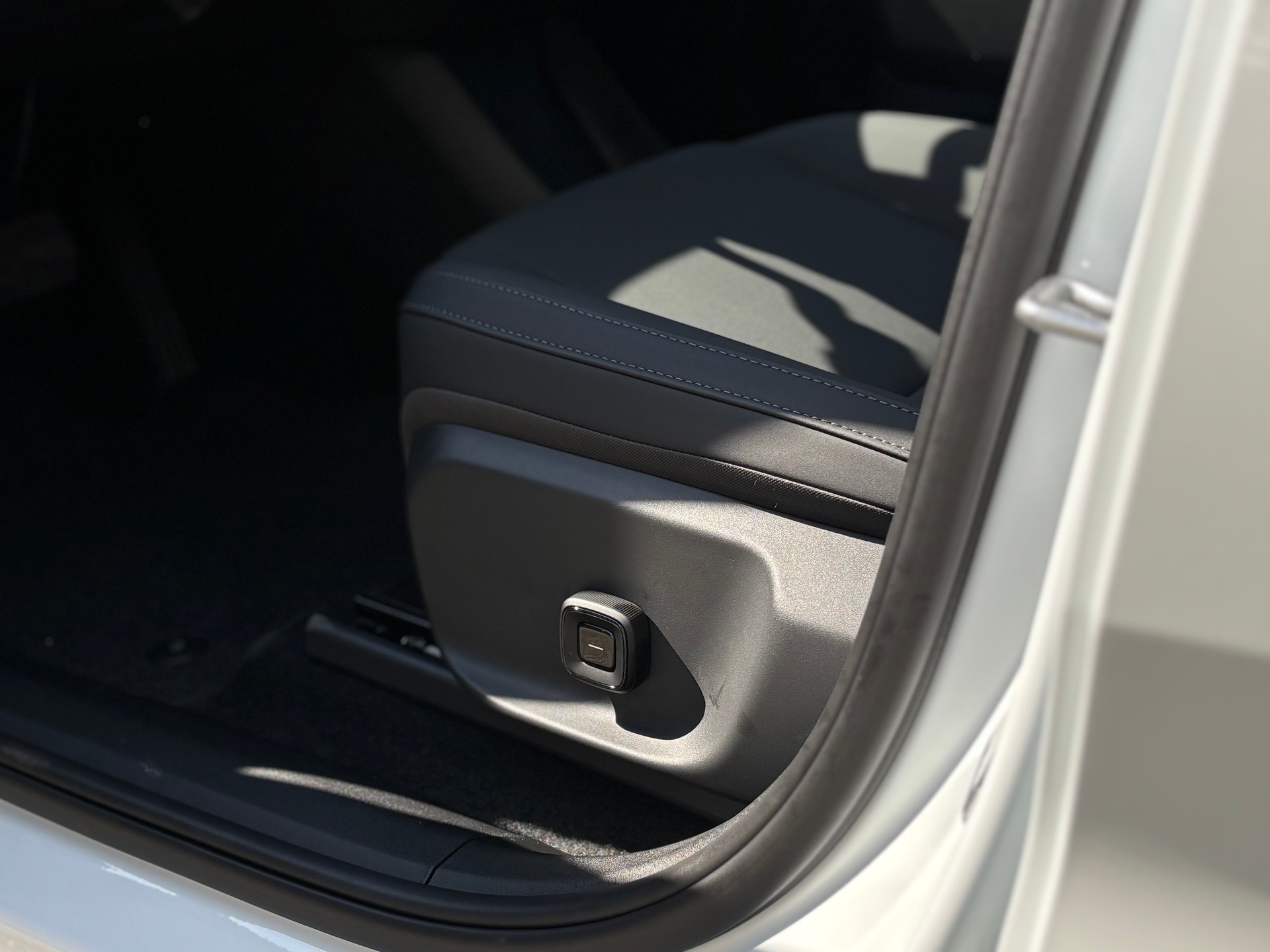 VOLVO EX30 CC E60 Twin Performance AWD-image-16