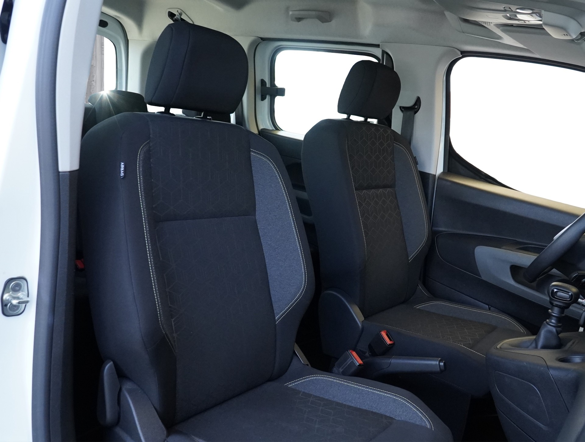PEUGEOT Rifter 1.2 PureTech Allure *CH Fahrzeug*-image-13