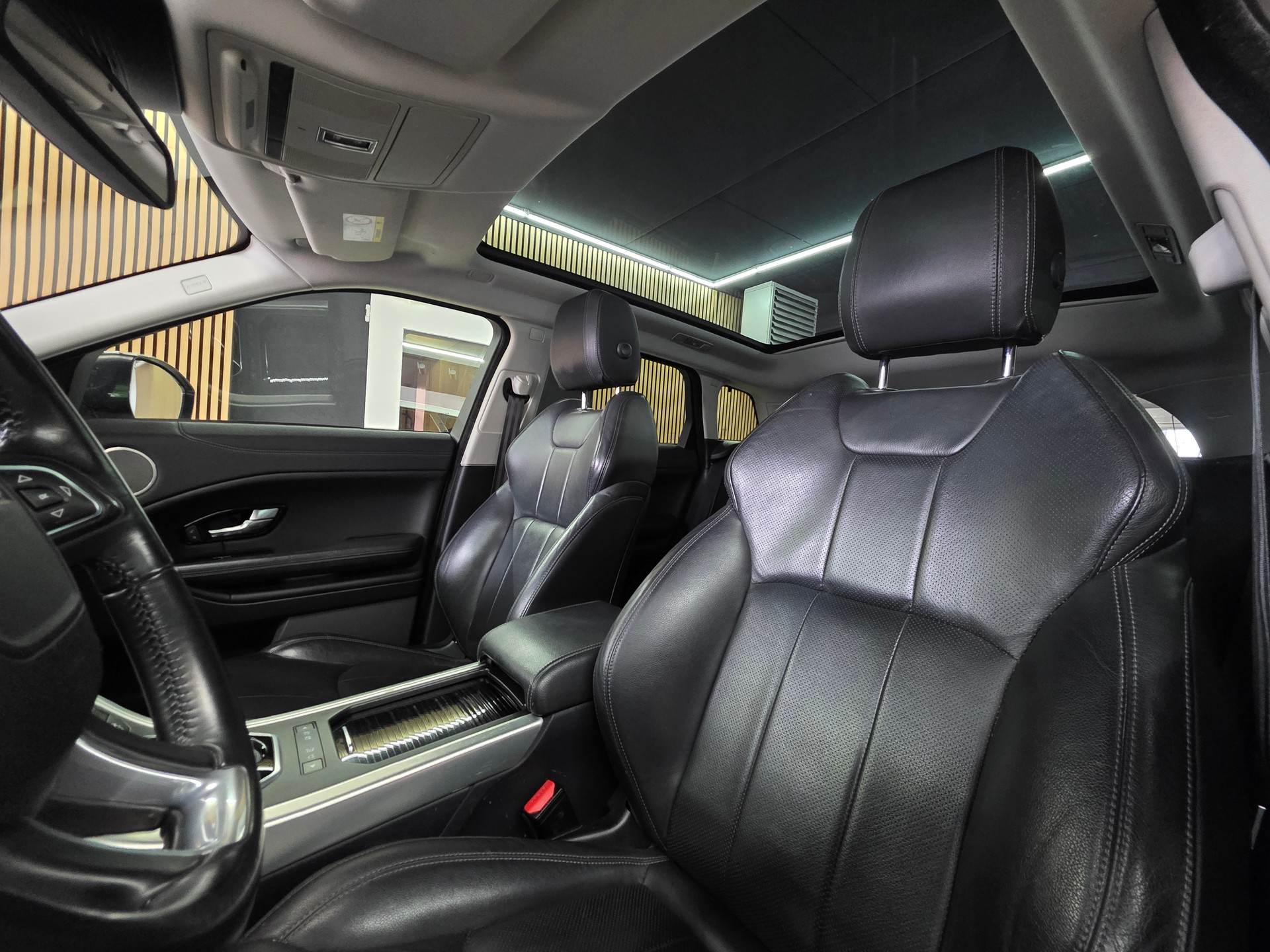 LAND ROVER Range Rover Evoque 2.0 TD4 HSE Dynamic AT9 Fuji White-image-9