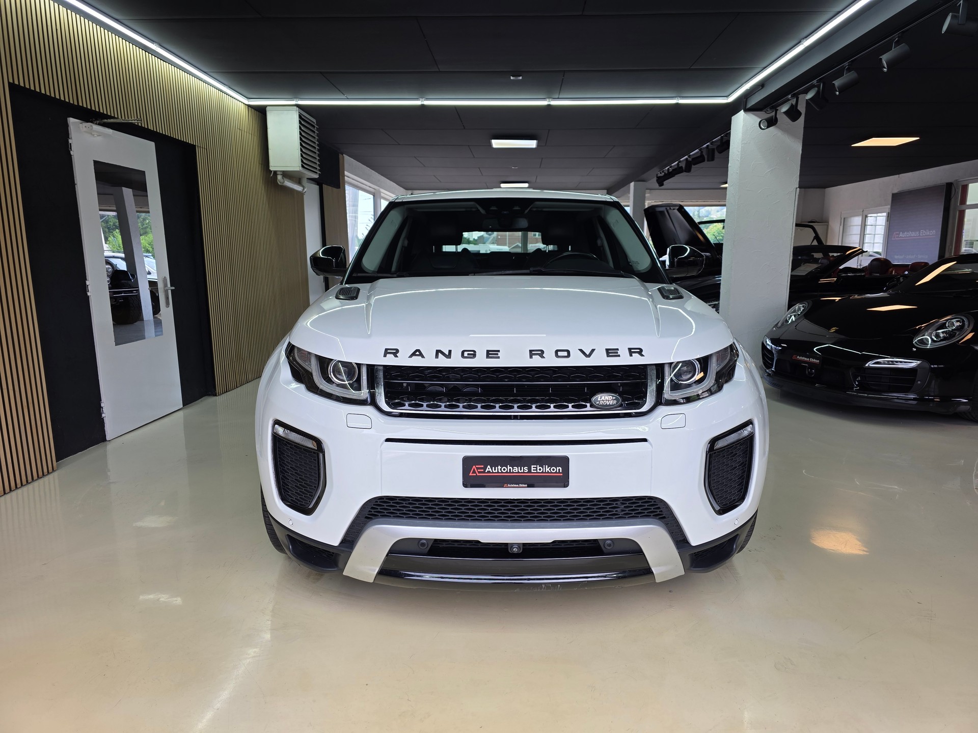 LAND ROVER Range Rover Evoque 2.0 TD4 HSE Dynamic AT9 Fuji White-showroom-element-1