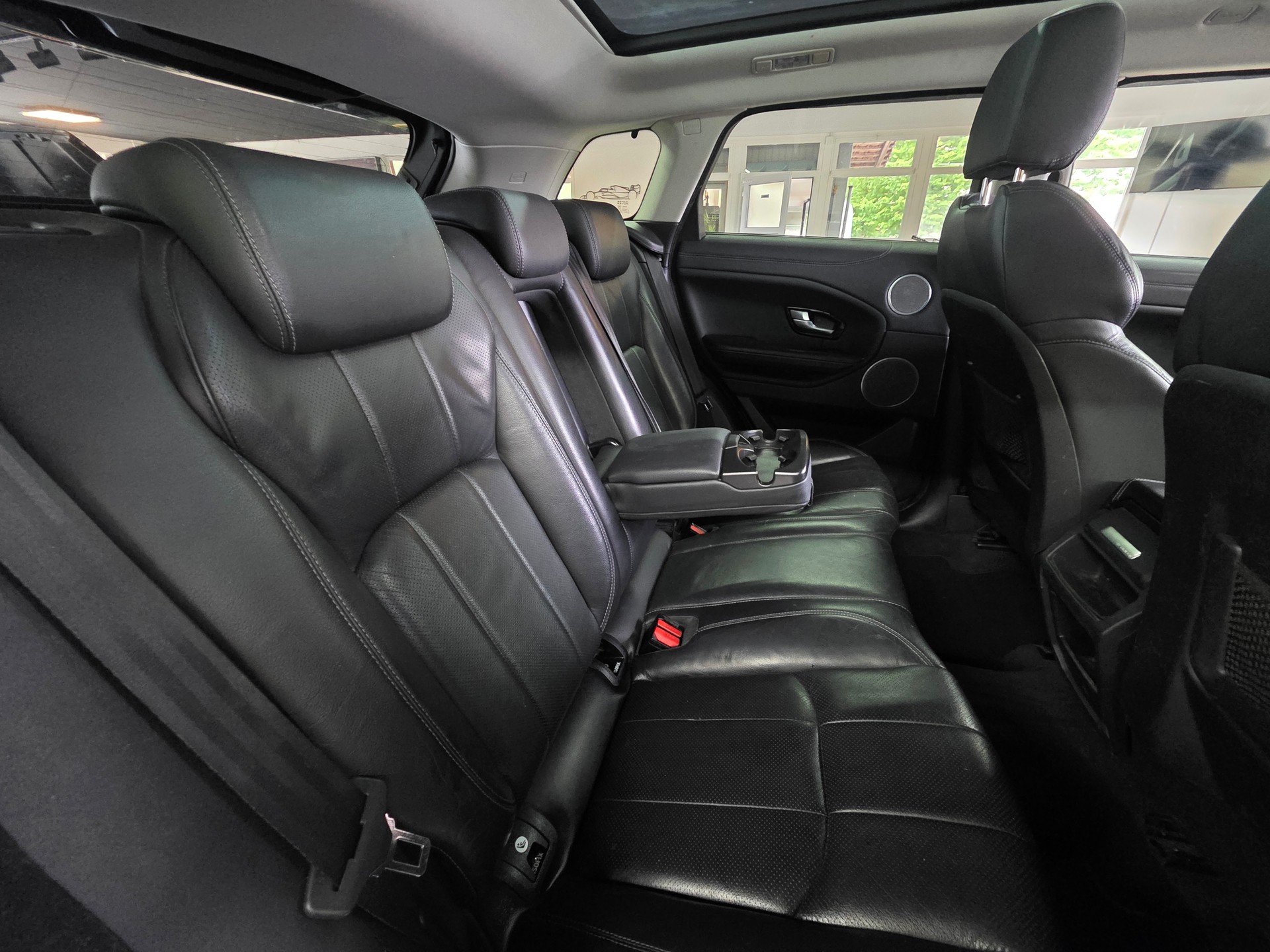LAND ROVER Range Rover Evoque 2.0 TD4 HSE Dynamic AT9 Fuji White-image-15