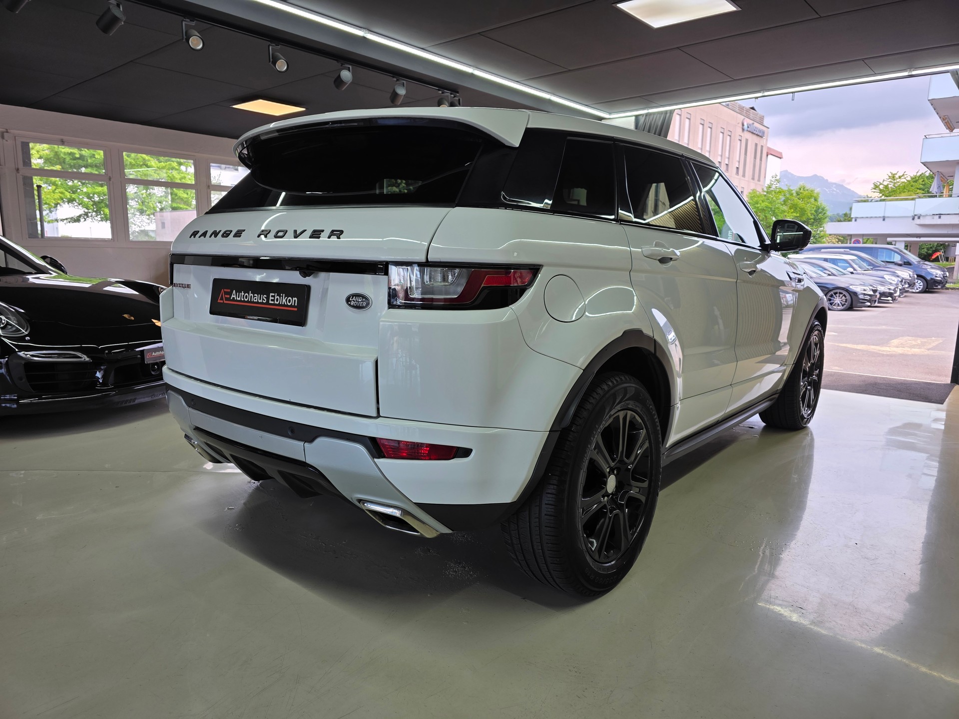 LAND ROVER Range Rover Evoque 2.0 TD4 HSE Dynamic AT9 Fuji White-image-6