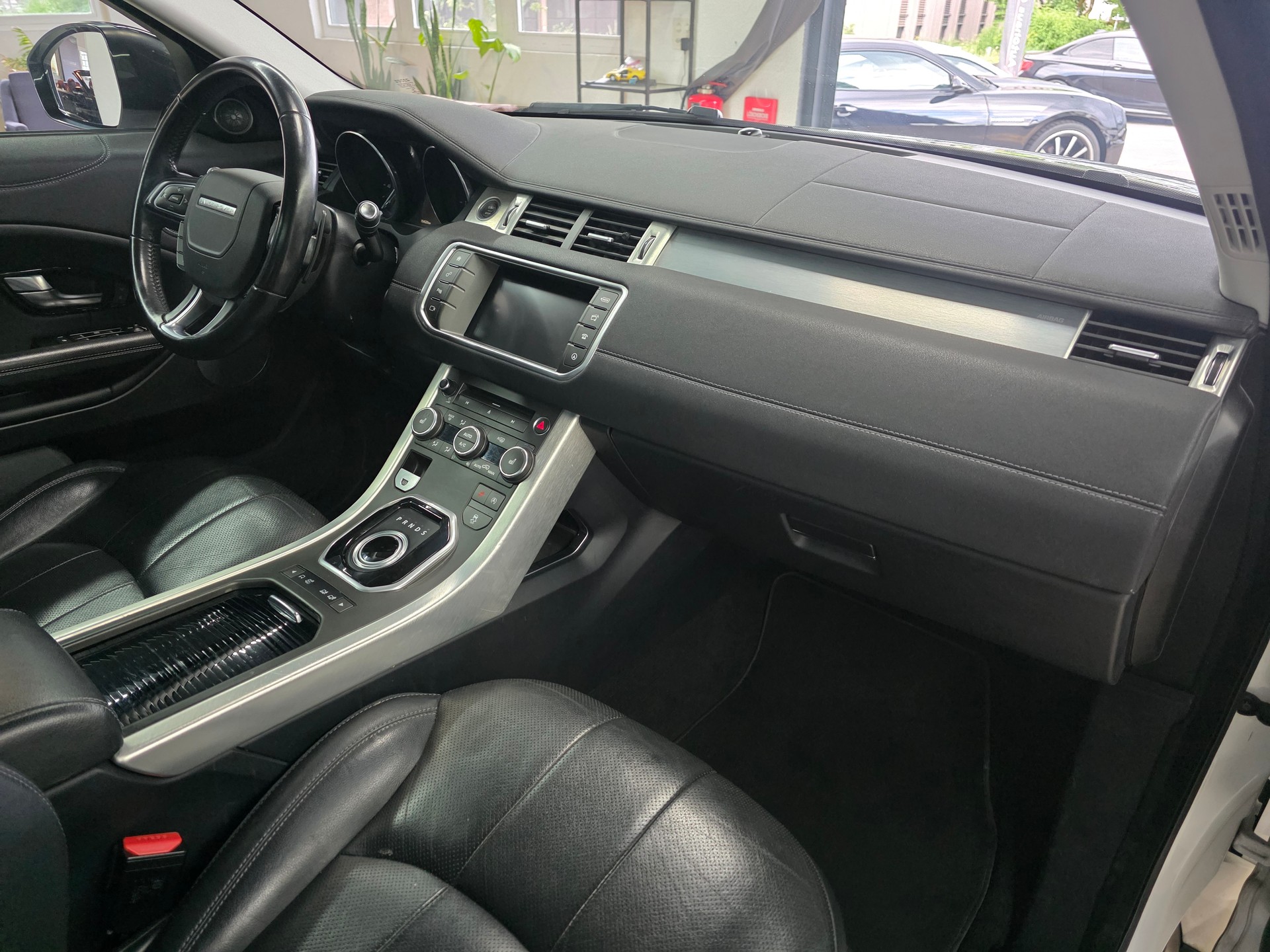 LAND ROVER Range Rover Evoque 2.0 TD4 HSE Dynamic AT9 Fuji White-image-8